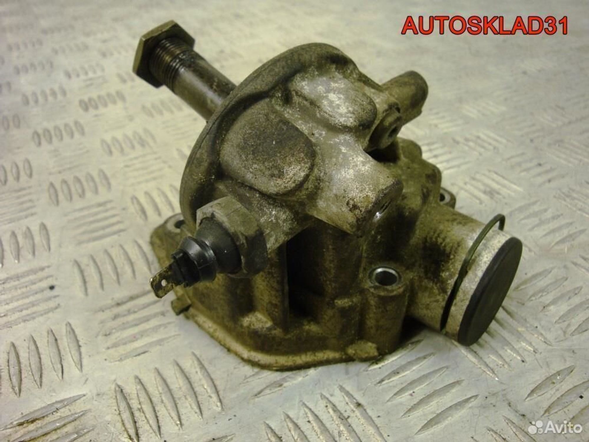 Кронштейн масляного фильтра VW Passat B5 06A115417, 1300 рублей, Дубовое