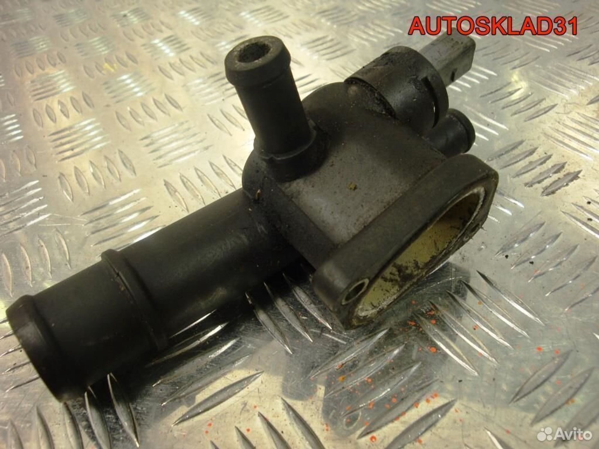 Фланец системы охлаждения VW Passat B6 038121132D, 600 рублей, Дубовое