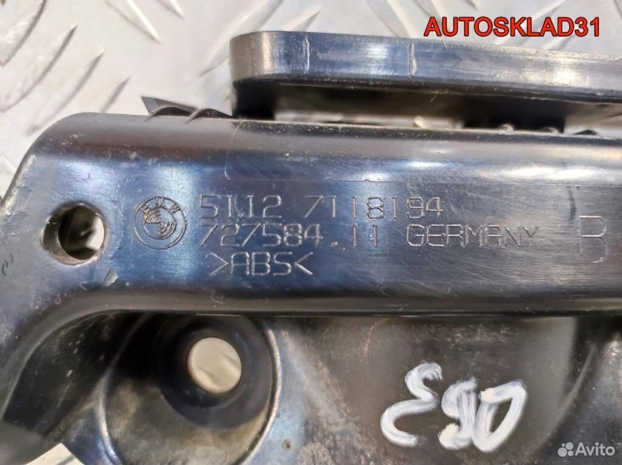 Направляющая заднего бампера правая BMW E90, 600 рублей, Дубовое