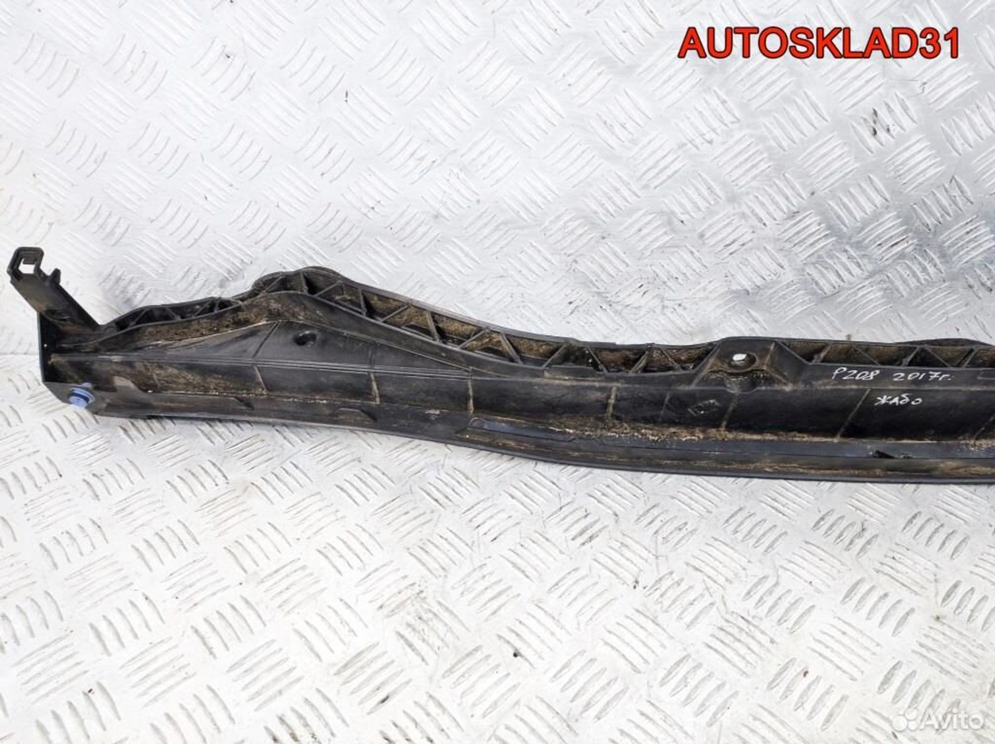 Решетка стеклоочистителя Peugeot 208 9676158680, 3700 рублей, Дубовое