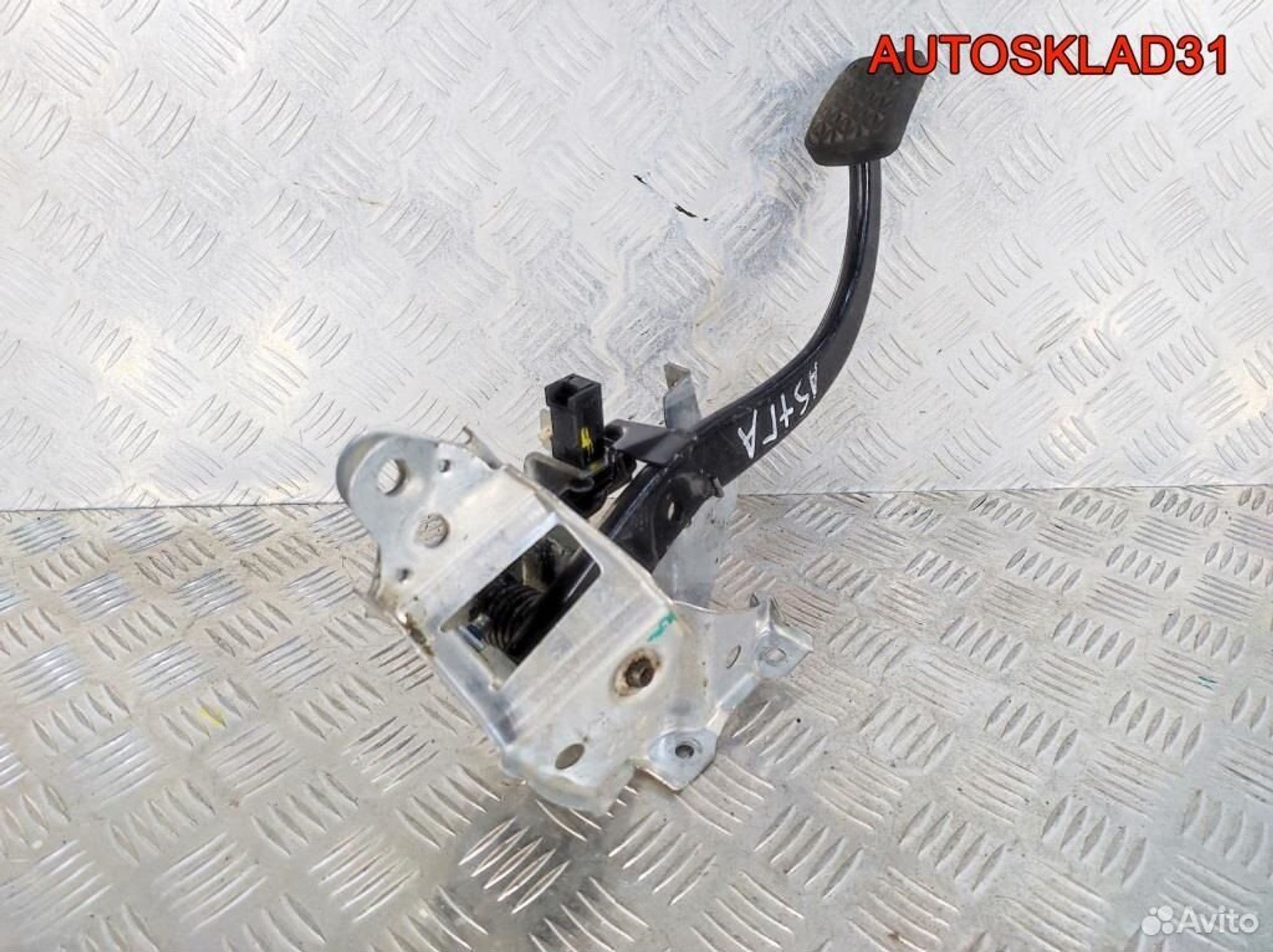 Педаль тормоза МКПП Opel Astra H 5560327, 1100 рублей, Дубовое