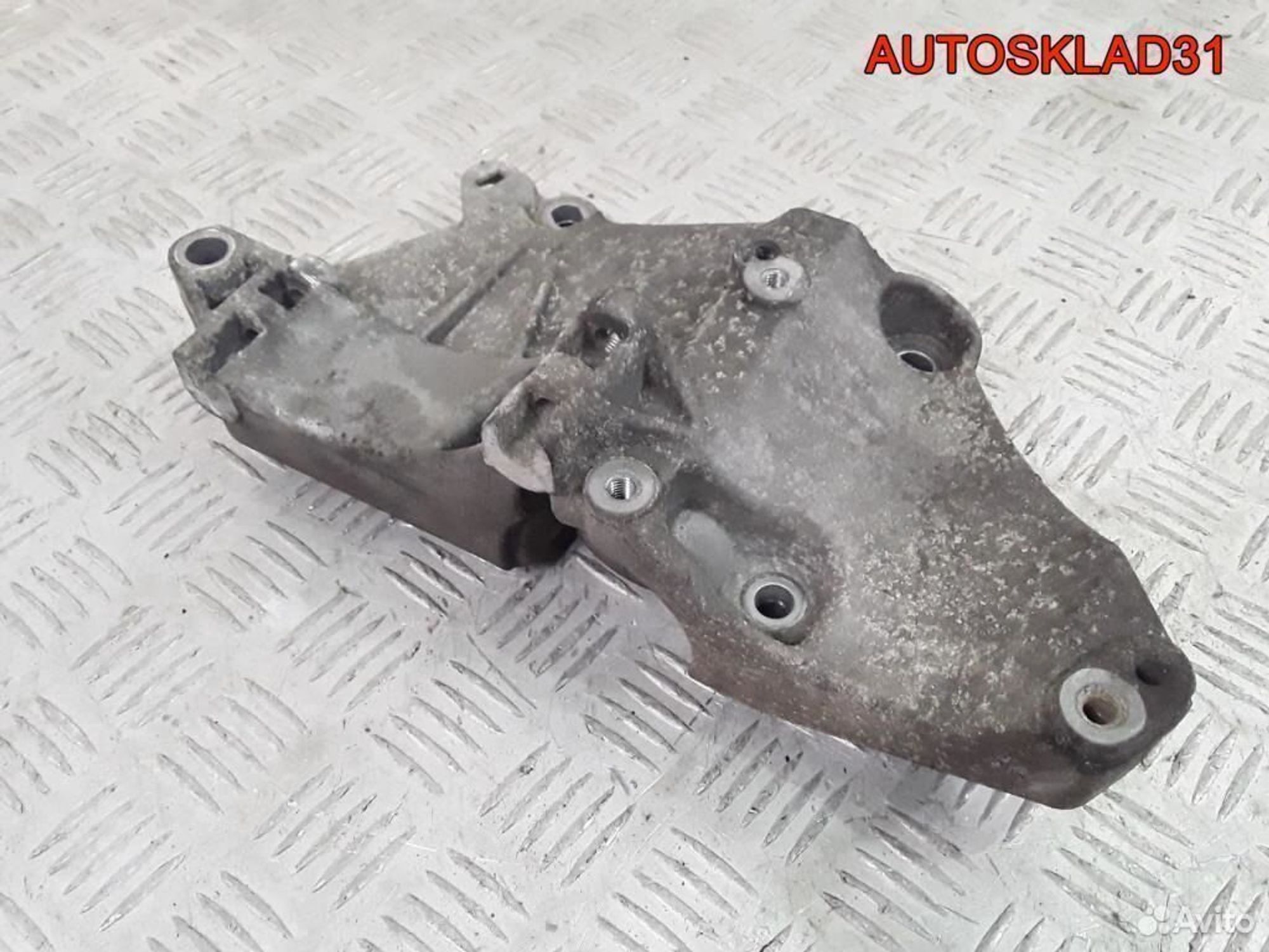 Кронштейн генератора Renault Megane 2 8200100148, 1100 рублей, Дубовое