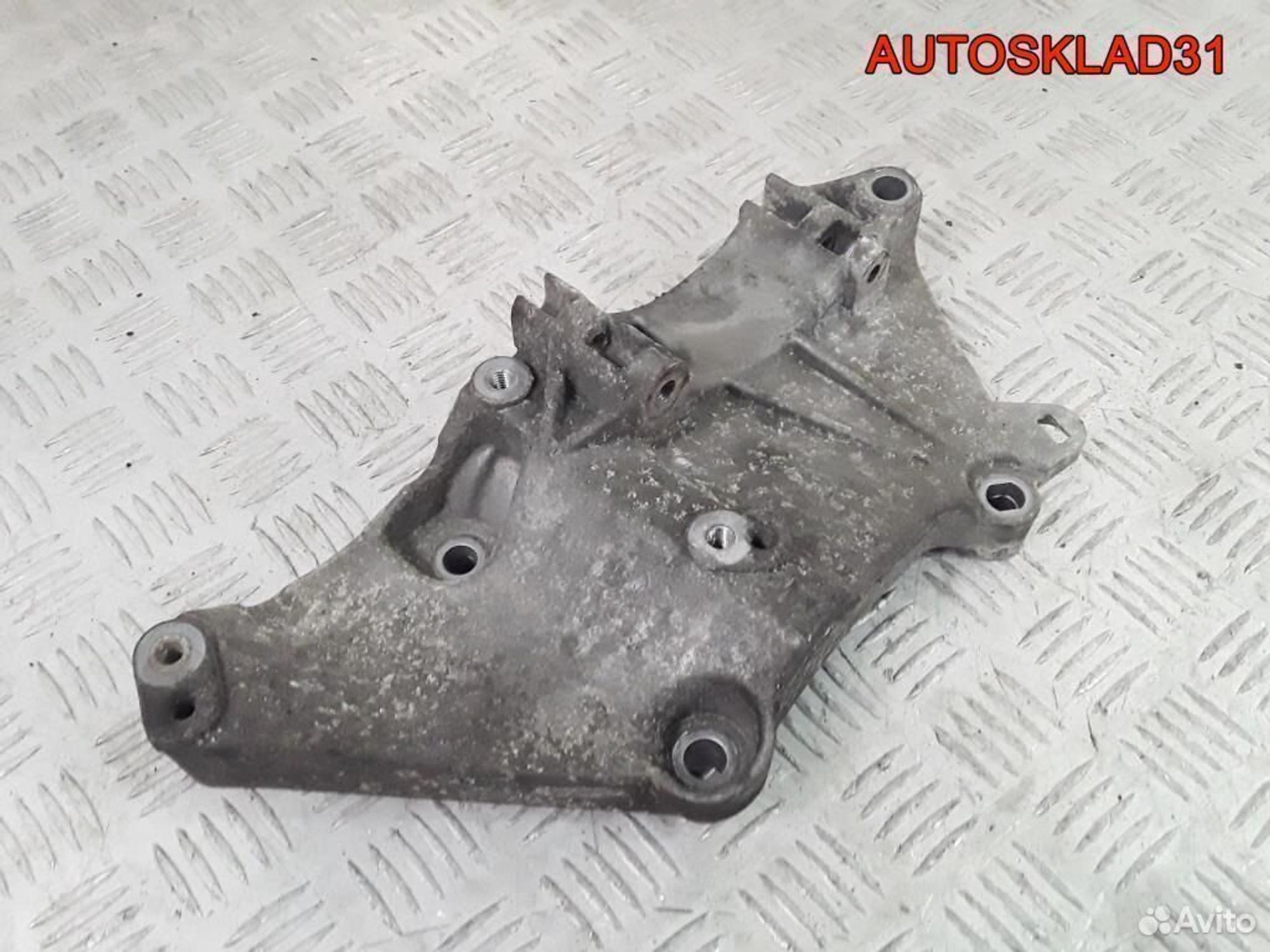 Кронштейн генератора Renault Megane 2 8200100148, 1100 рублей, Дубовое