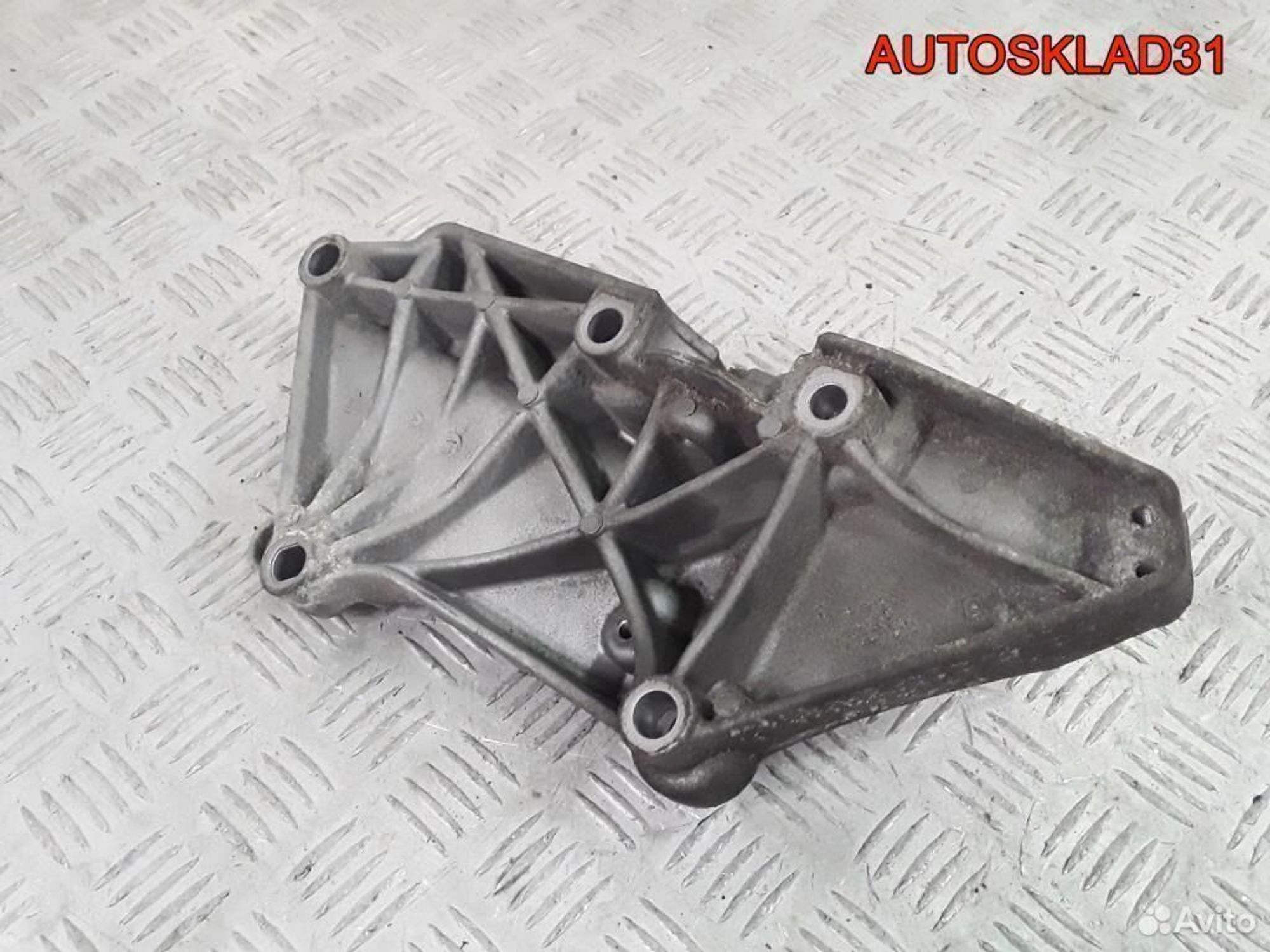 Кронштейн генератора Renault Megane 2 8200100148, 1100 рублей, Дубовое