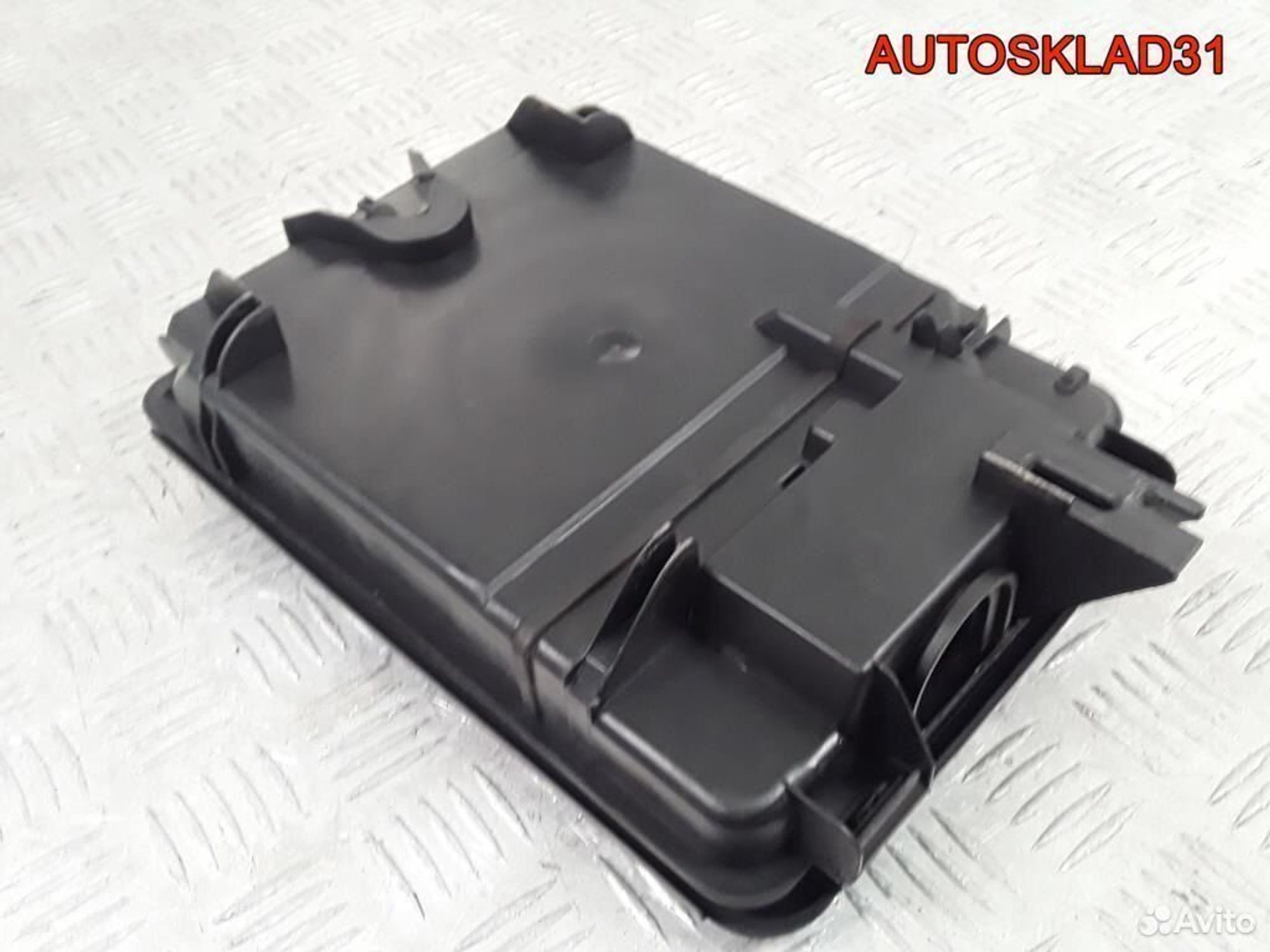 Корпус блока предохранителей 8D0927355A, 600 рублей, Дубовое