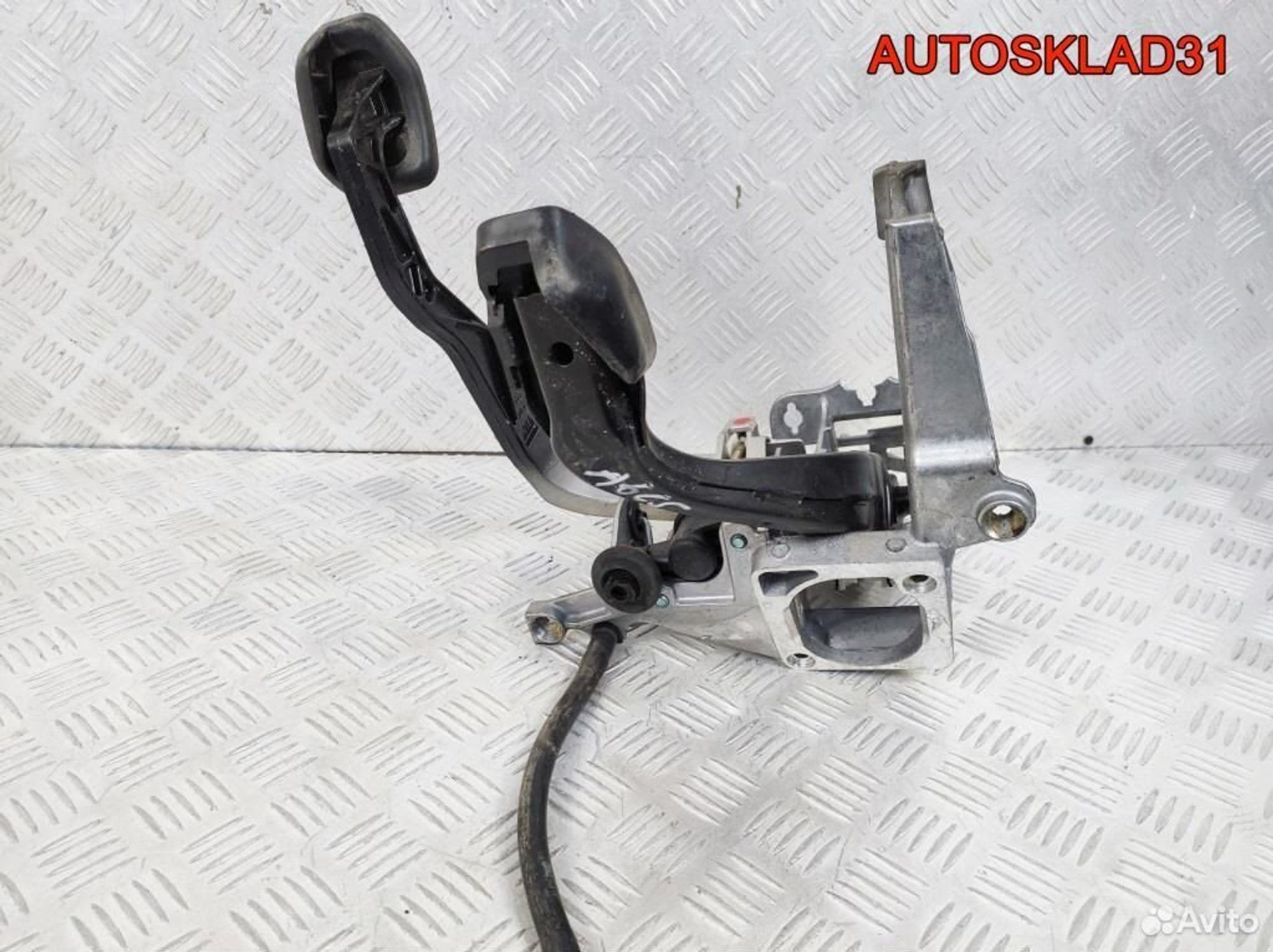 Блок педалей МКПП Skoda Superb 8D1721117N, 3600 рублей, Дубовое