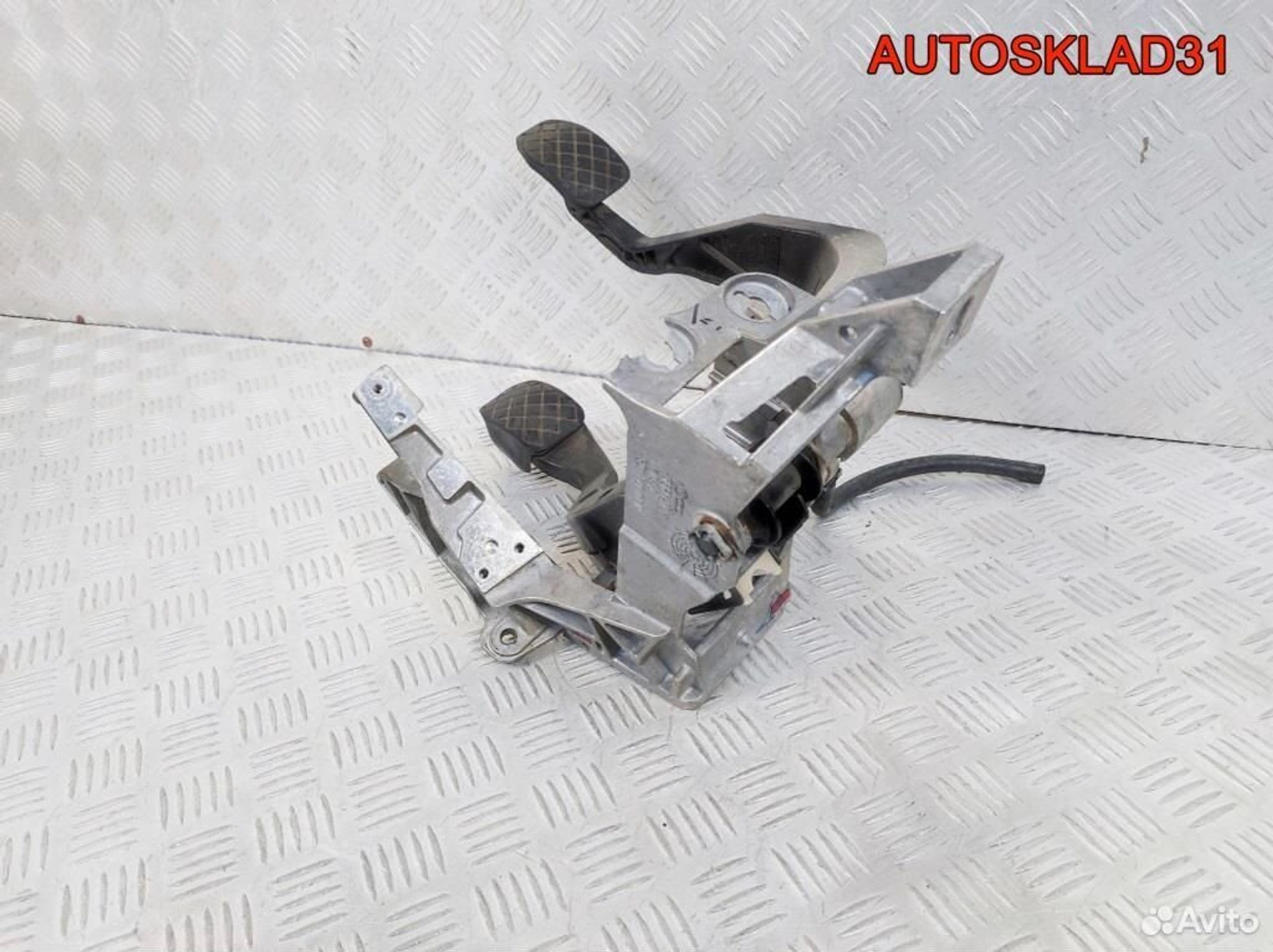 Блок педалей МКПП Skoda Superb 8D1721117N, 3600 рублей, Дубовое