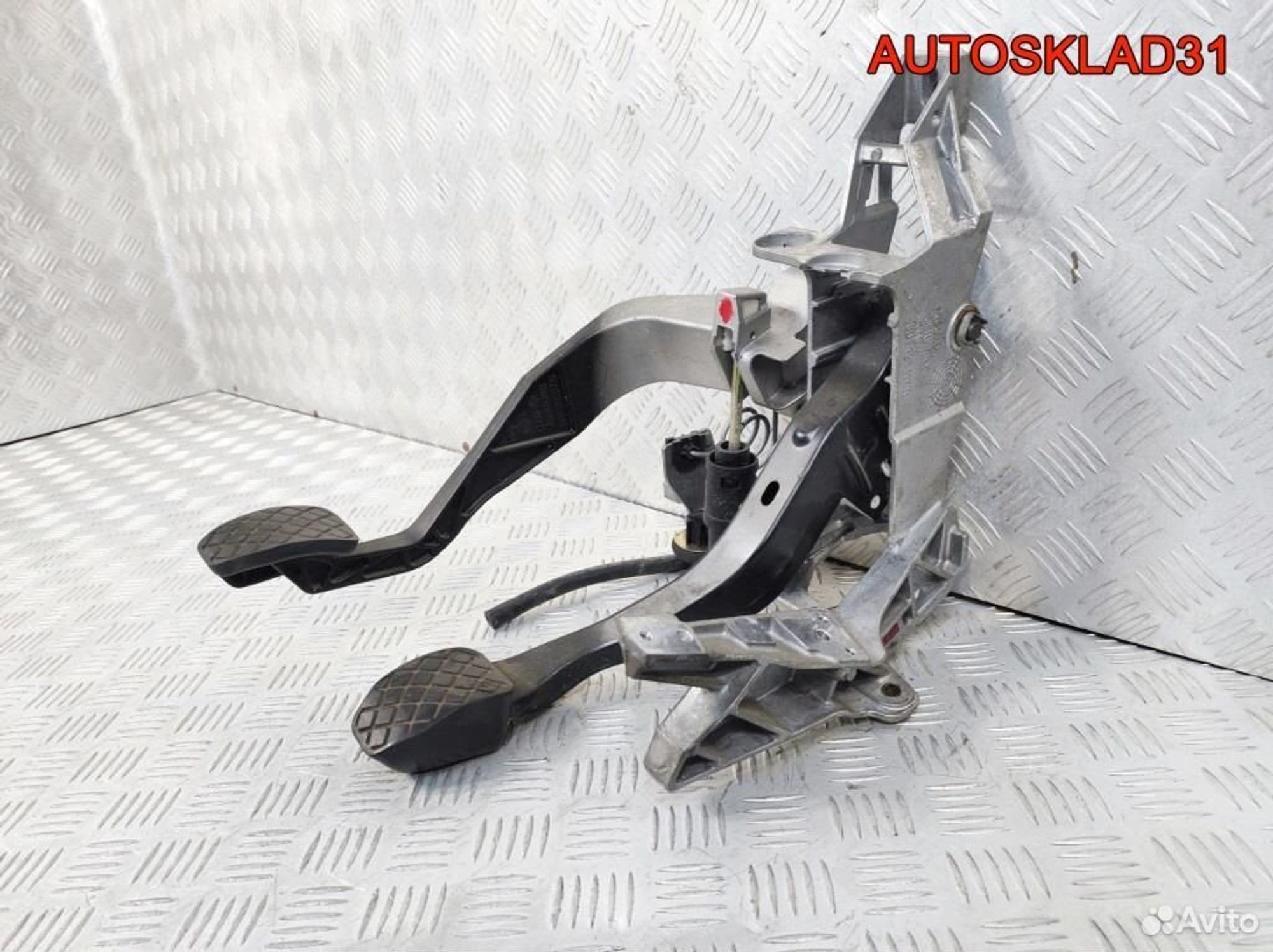 Блок педалей МКПП Skoda Superb 8D1721117N, 3600 рублей, Дубовое