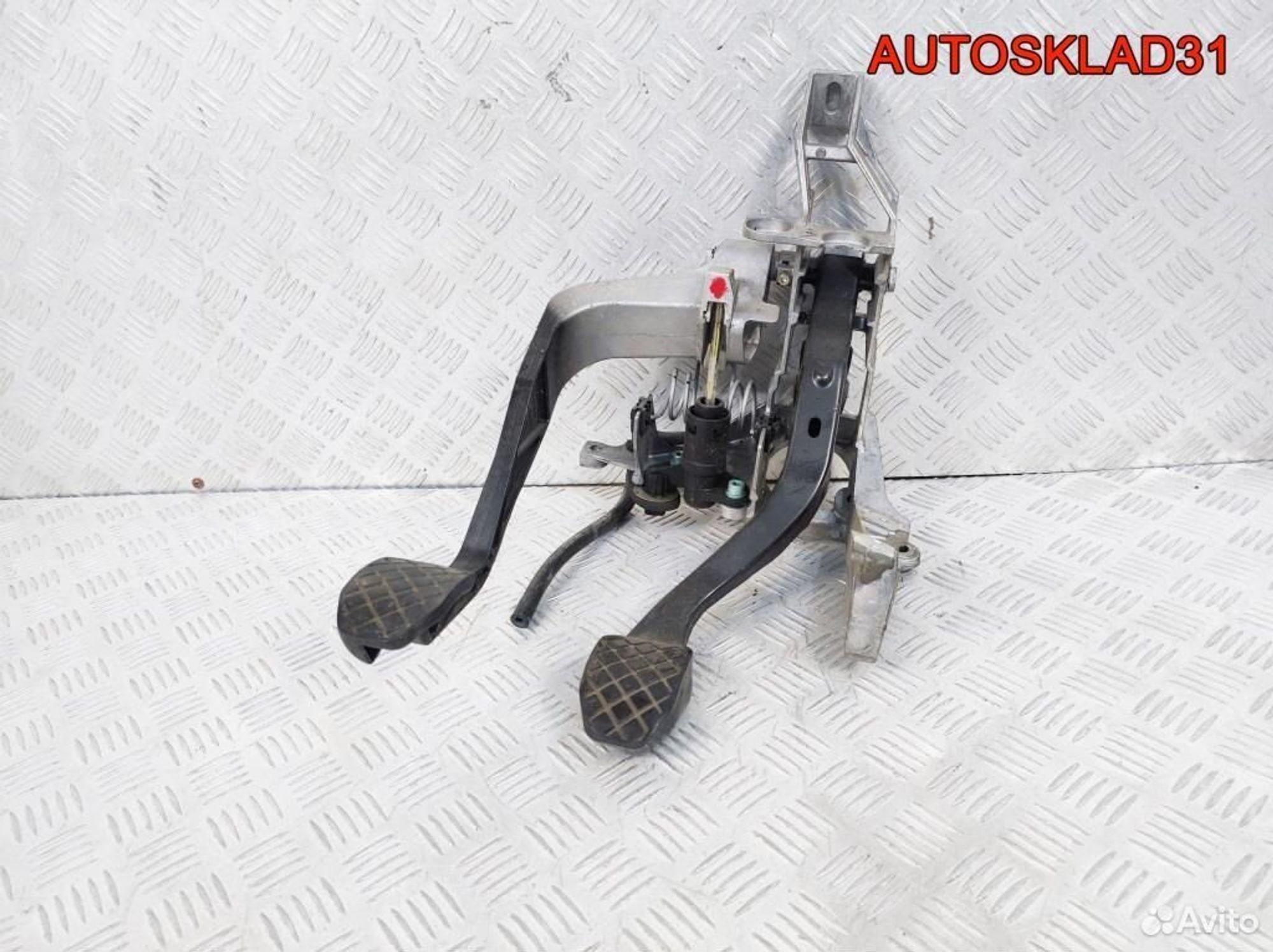 Блок педалей МКПП Skoda Superb 8D1721117N, 3600 рублей, Дубовое