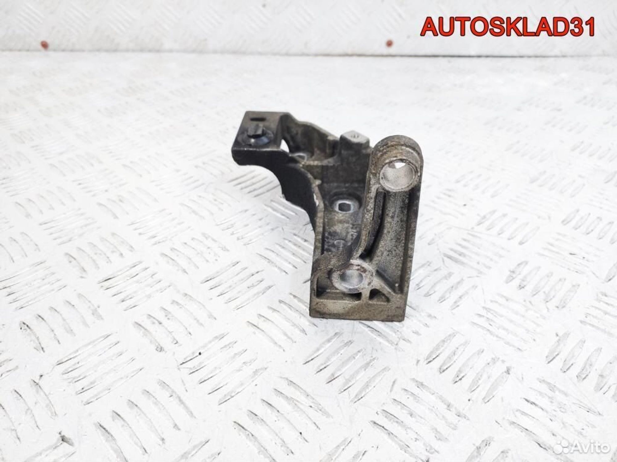 Кронштейн тнвд Volvo V40 F9Q 8200157461, 900 рублей, Дубовое