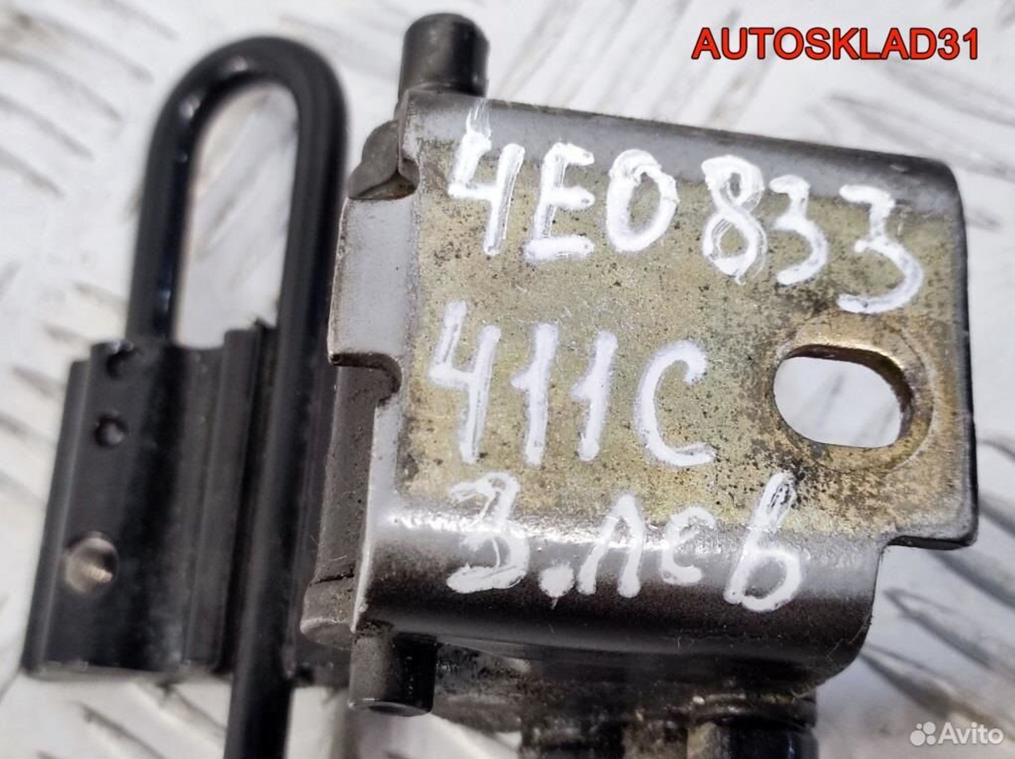 Петля двери задней левой Audi A8 D3 4E0833411C, 1700 рублей, Дубовое