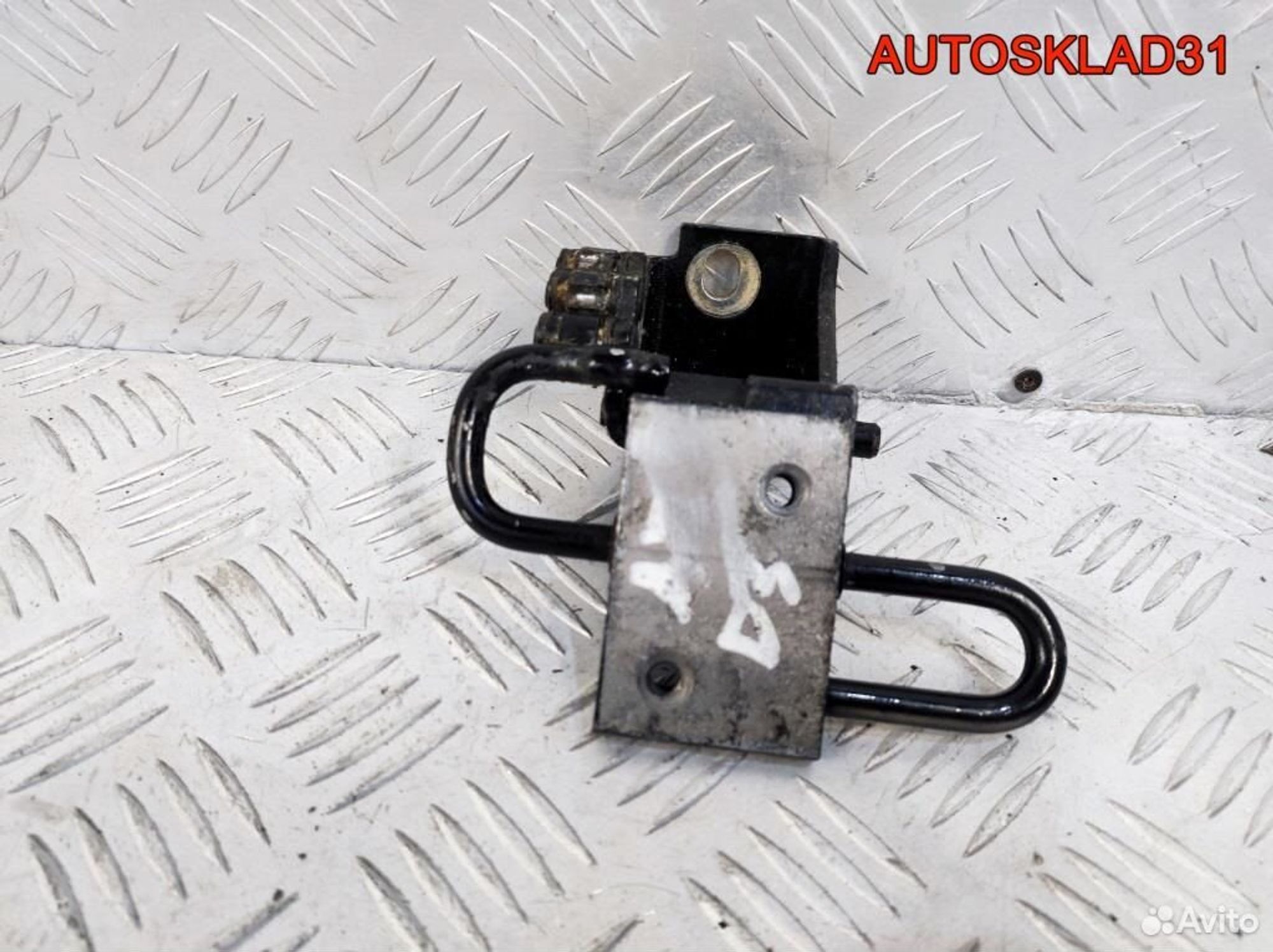 Петля двери задней левой Audi A8 D3 4E0833411C, 1700 рублей, Дубовое