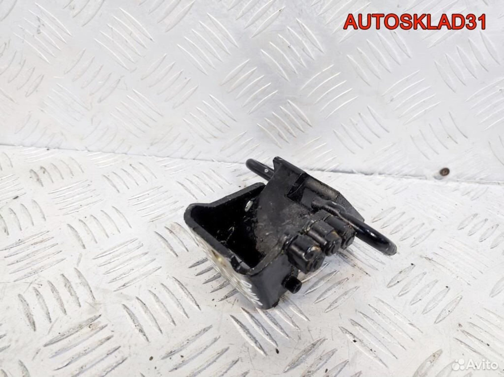 Петля двери задней левой Audi A8 D3 4E0833411C, 1700 рублей, Дубовое