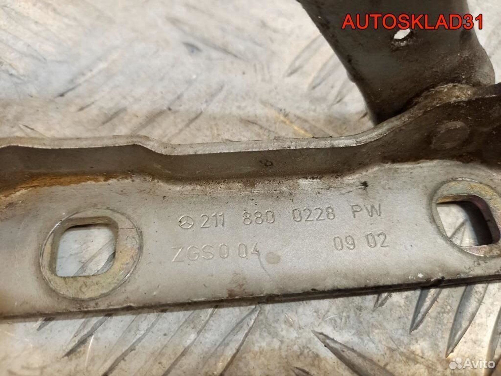 Петля капота правая Mercedes Benz W211 A2118800228, 1100 рублей, Дубовое