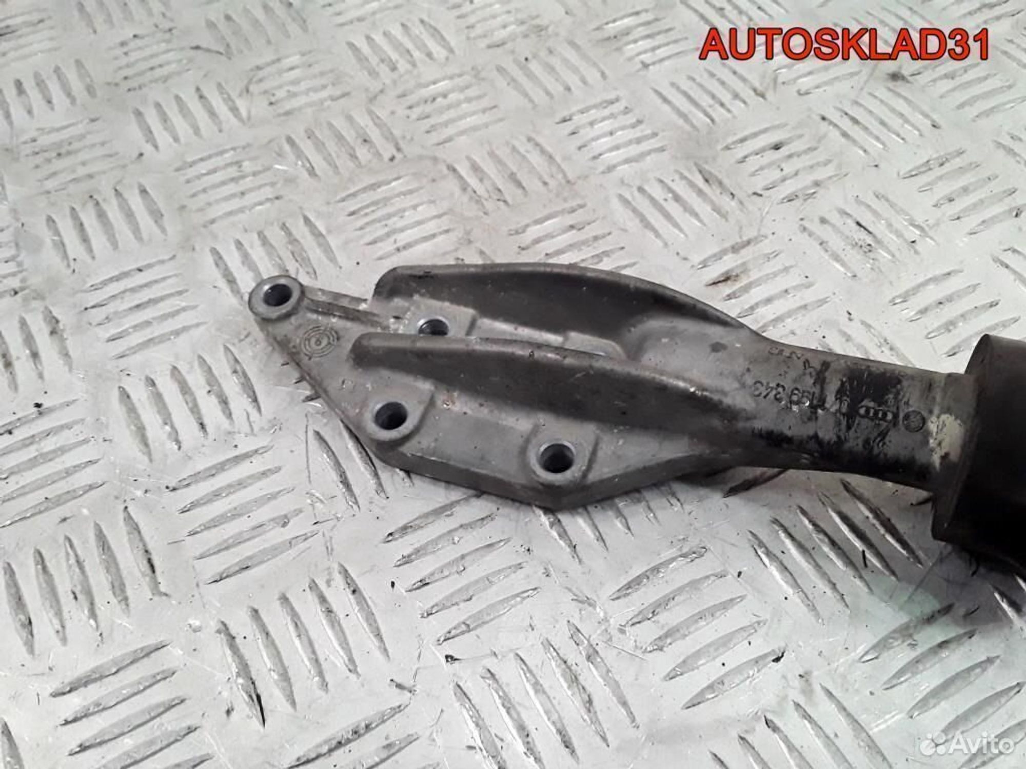 Кронштейн двигателя передний Passat B5 071199343, 1200 рублей, Дубовое