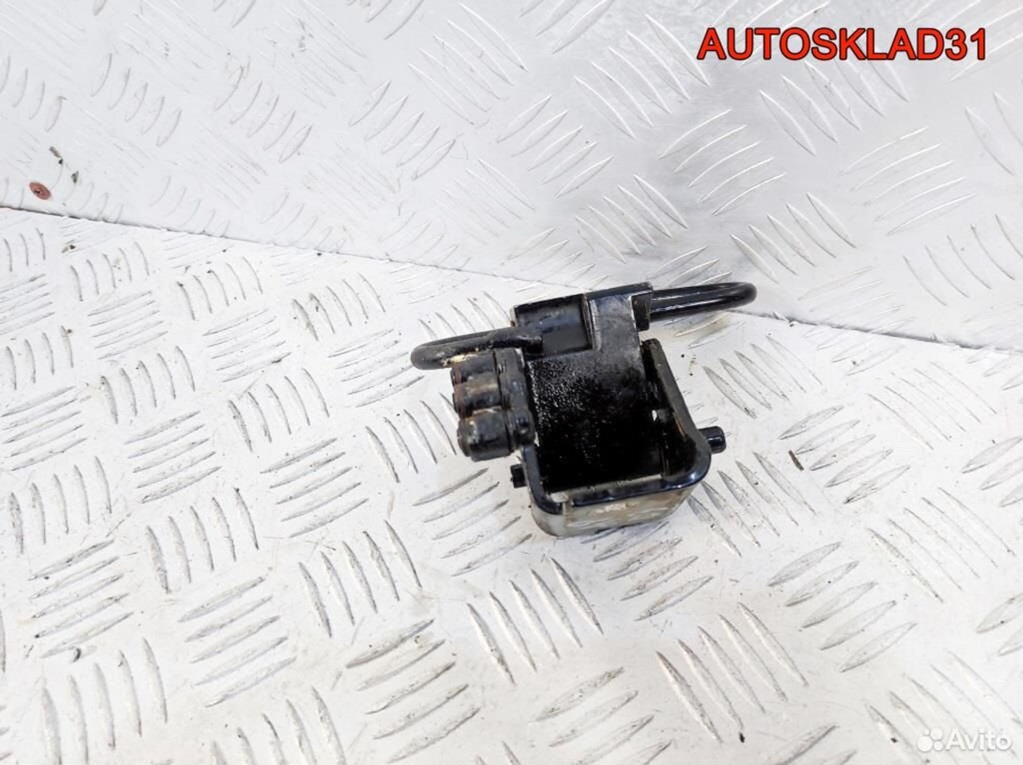 Петля двери передней правой Audi A8 D3 4E0831412A, 1700 рублей, Дубовое