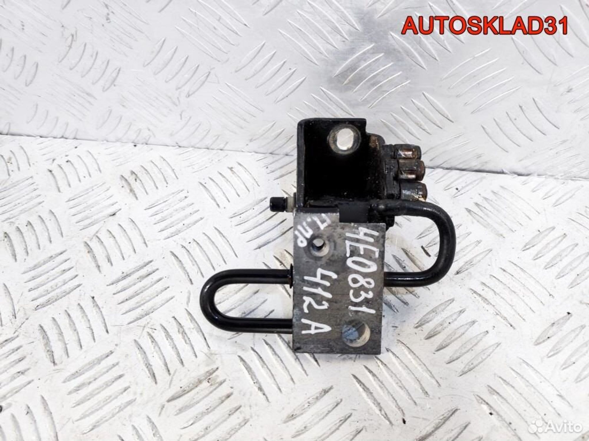 Петля двери передней правой Audi A8 D3 4E0831412A, 1700 рублей, Дубовое