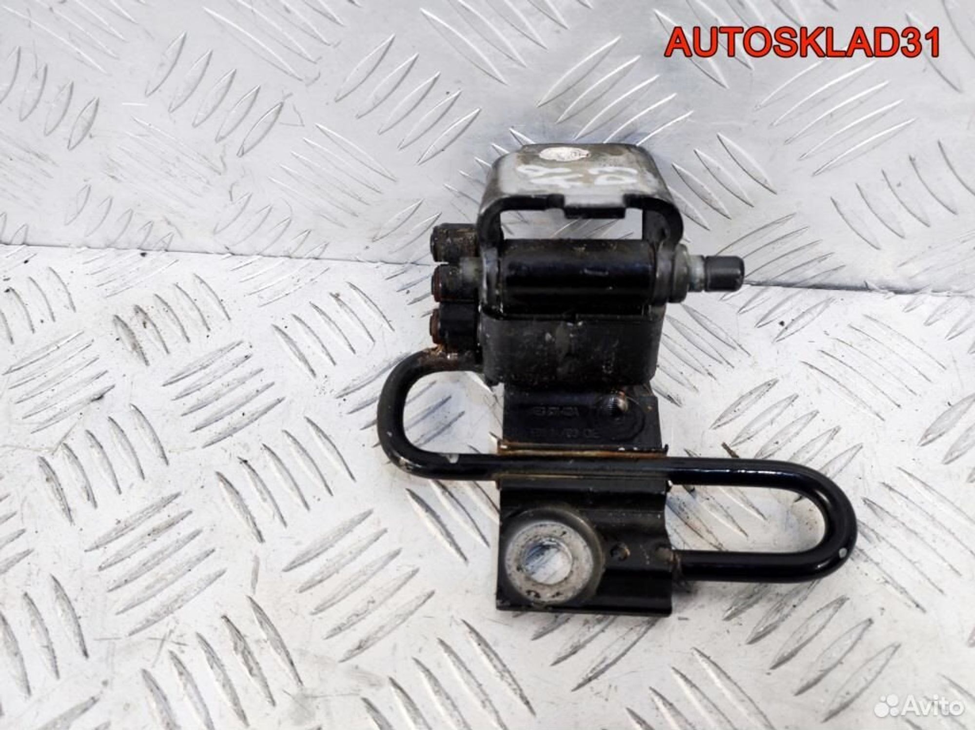 Петля двери передней правой Audi A8 D3 4E0831412A, 1700 рублей, Дубовое