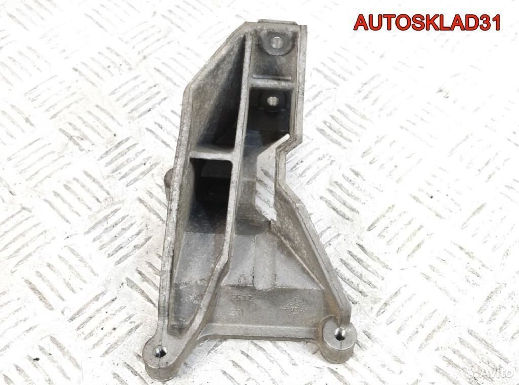Кронштейн двигателя VW Golf 4 1.9 AQM 038129723E, 1100 рублей, Дубовое