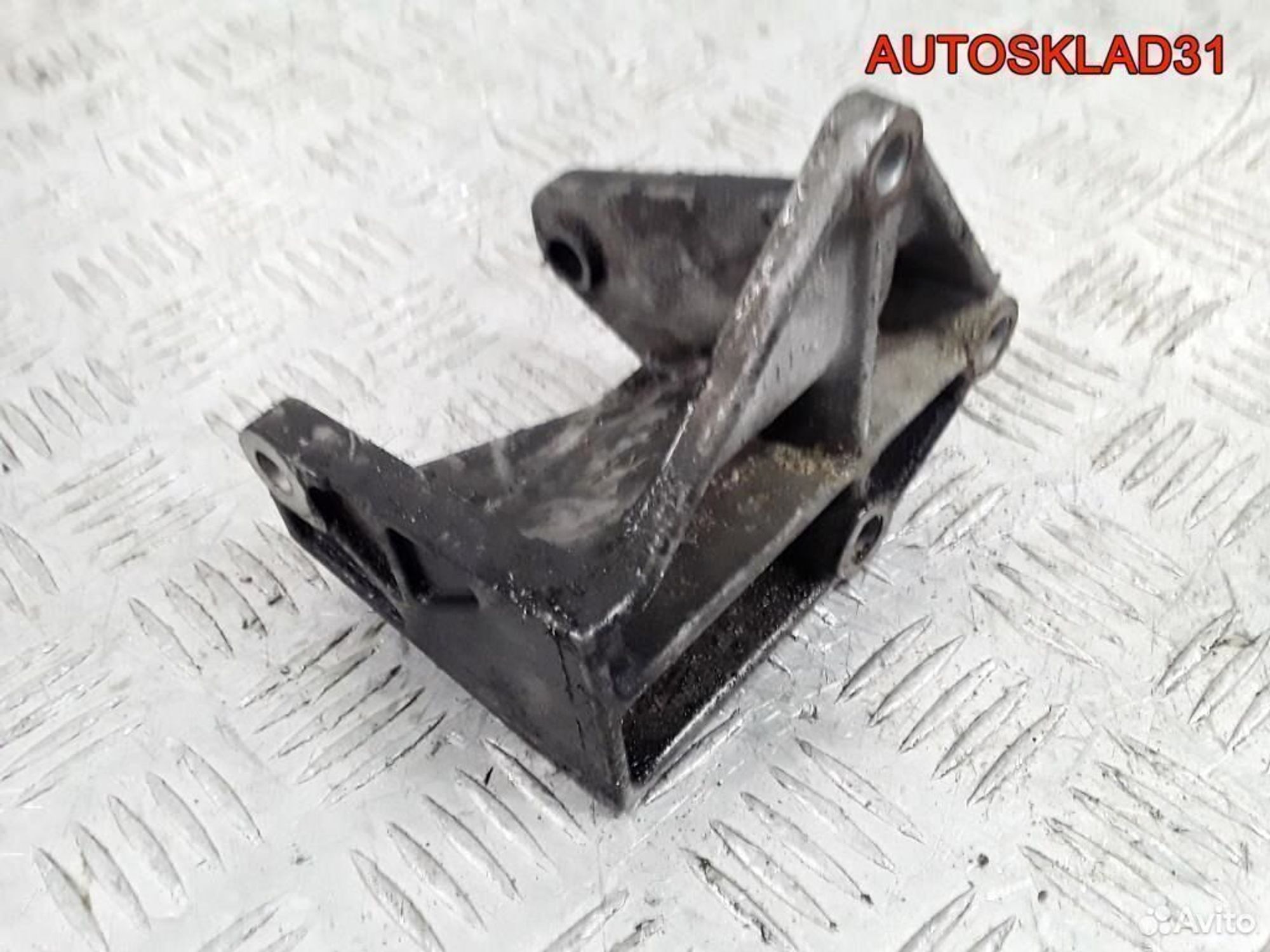 Кронштейн опоры Mitsubishi Carisma DA GDI 4G93, 600 рублей, Дубовое