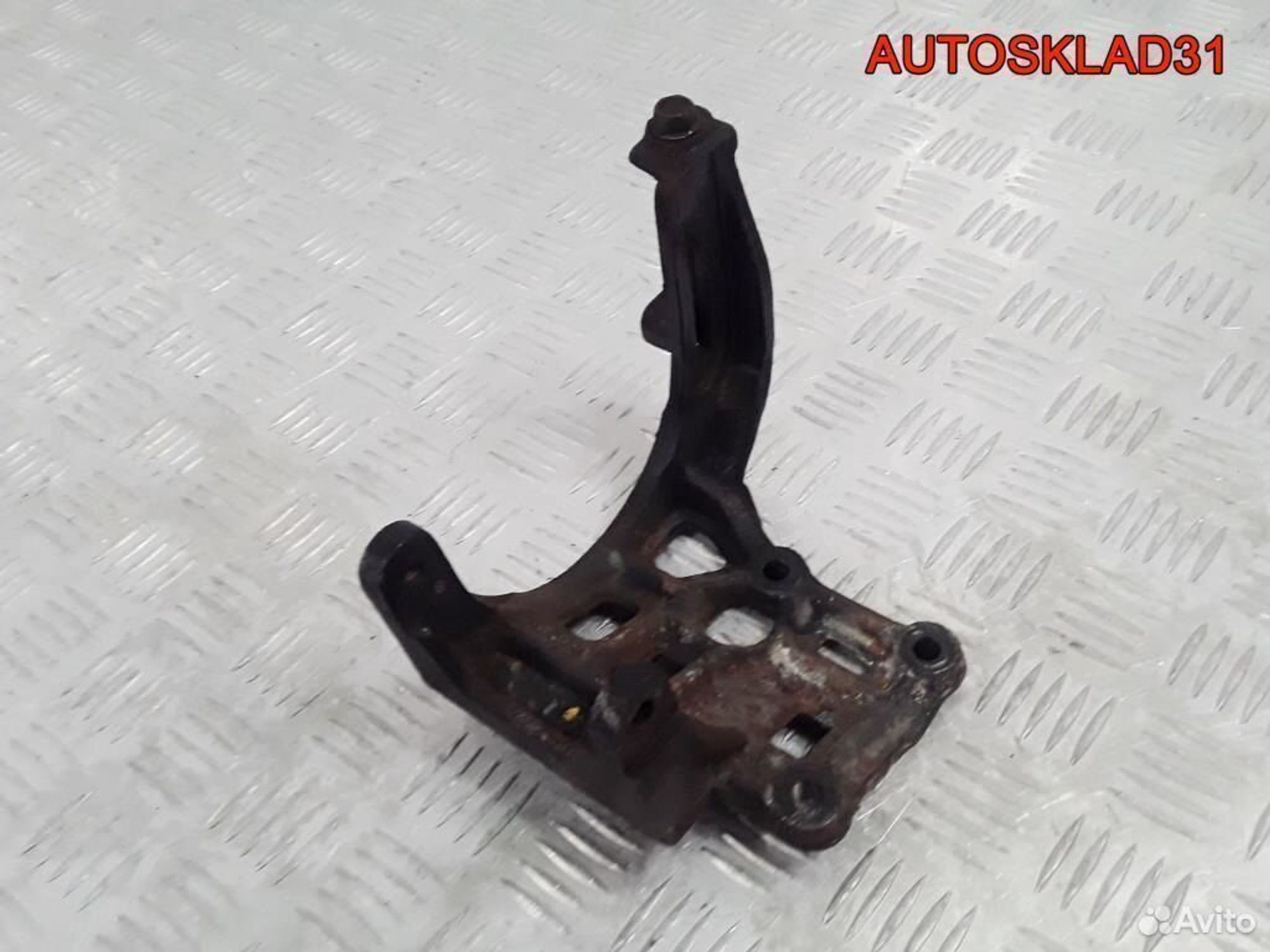 Кронштейн кондиционера Kia Picanto G4HG 977021C100, 1200 рублей, Дубовое