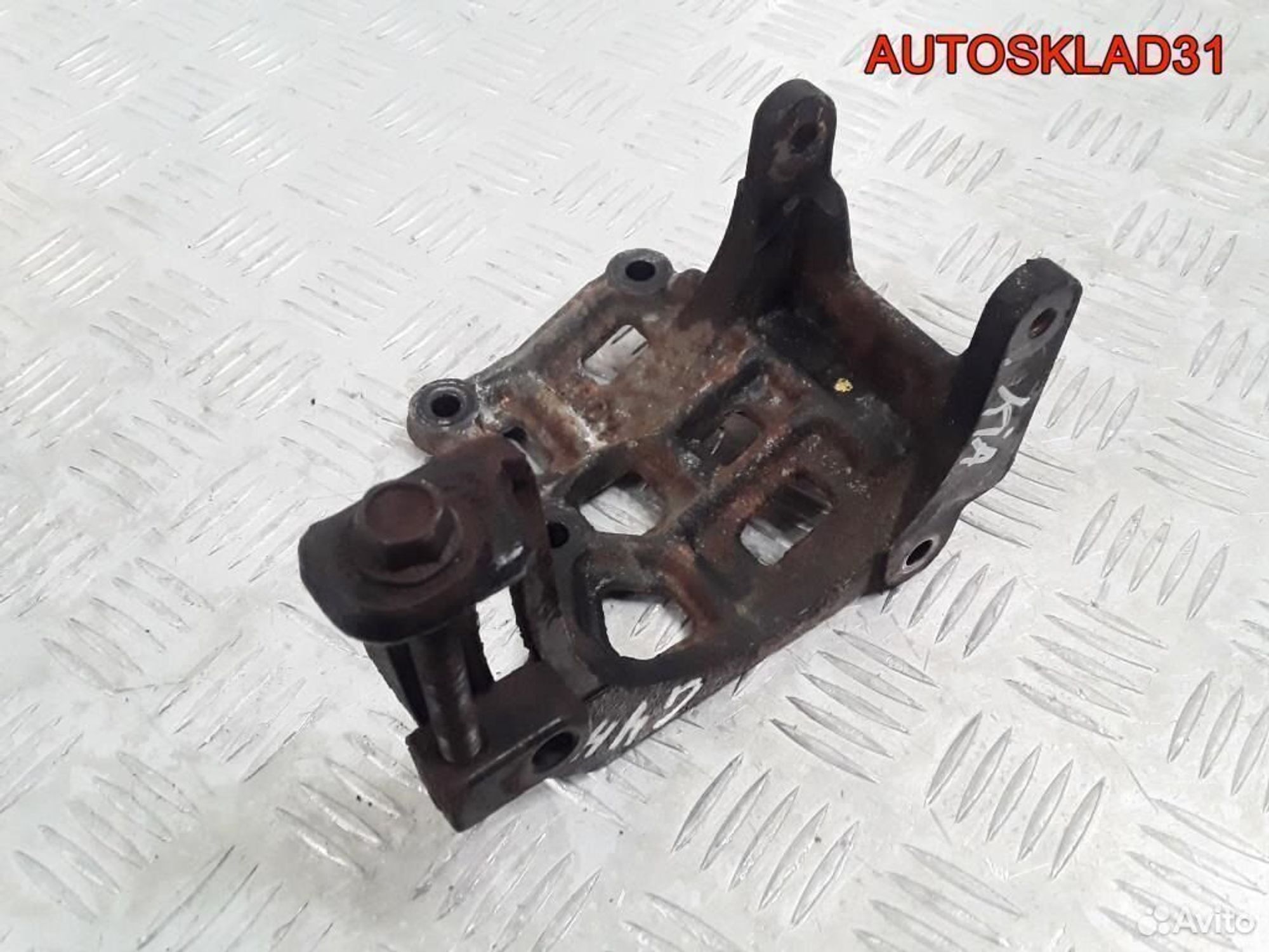 Кронштейн кондиционера Kia Picanto G4HG 977021C100, 1200 рублей, Дубовое