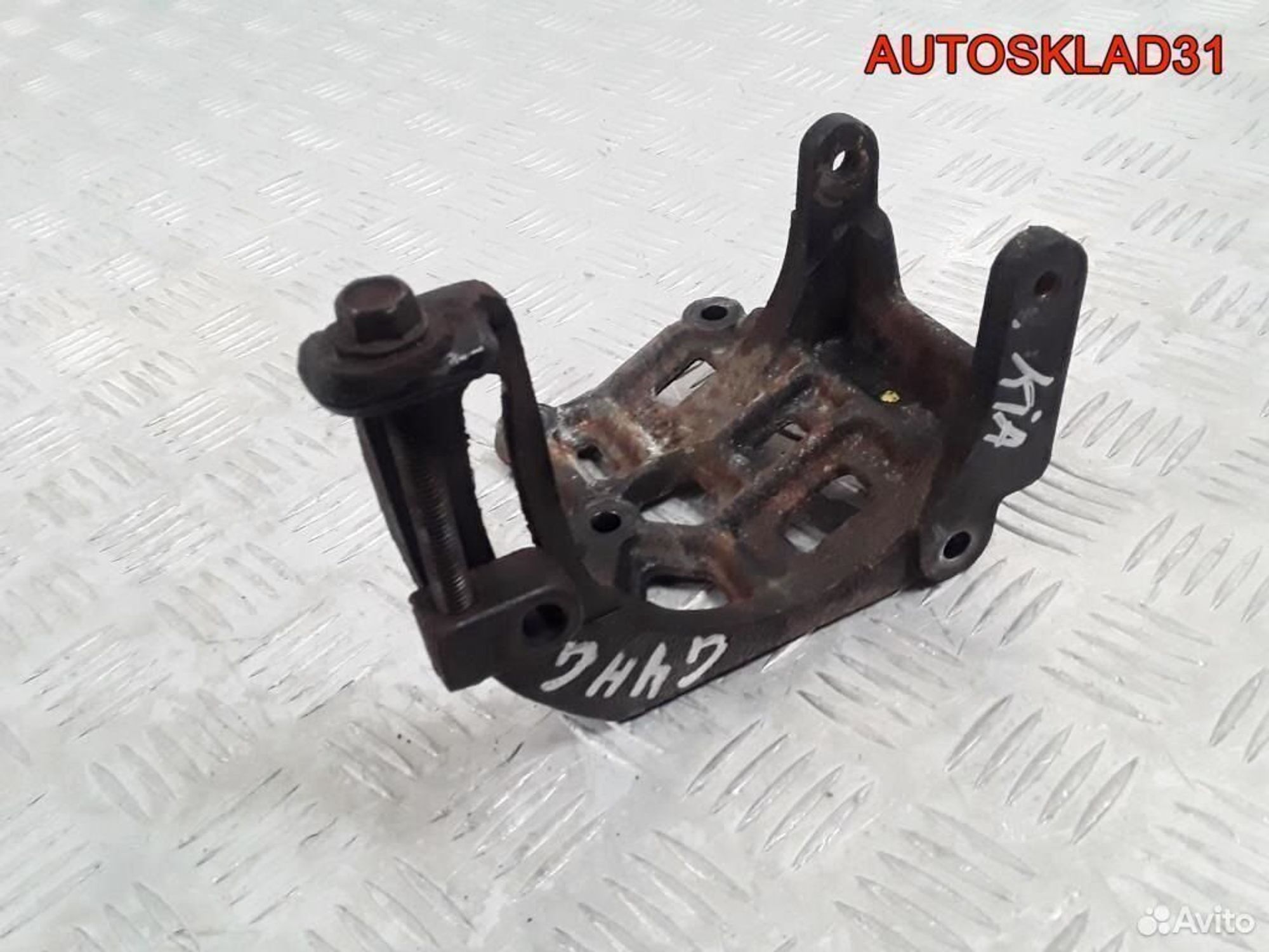 Кронштейн кондиционера Kia Picanto G4HG 977021C100, 1200 рублей, Дубовое