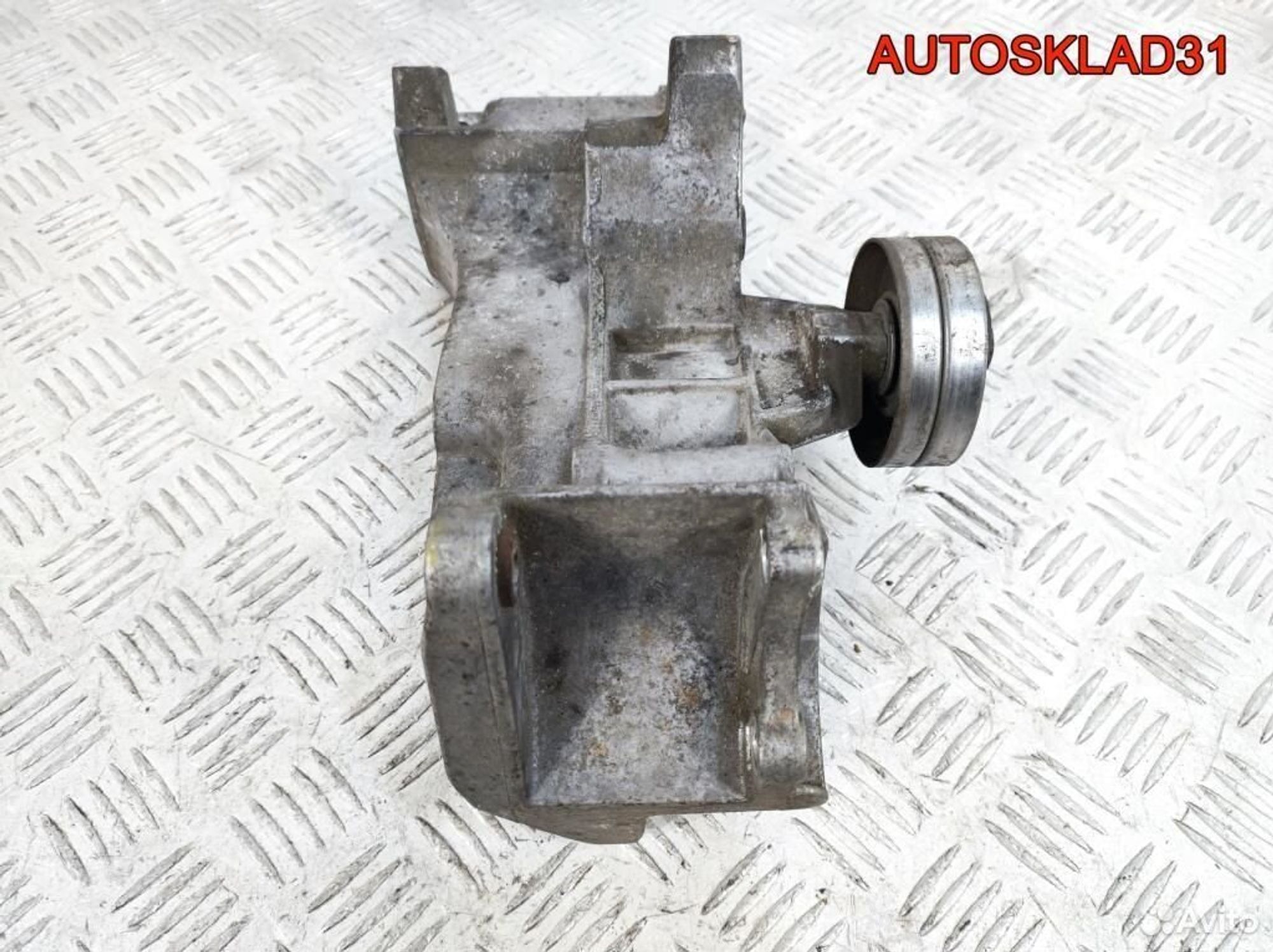 Кронштейн генератора Volkswagen Golf 4 062145169AD, 2600 рублей, Дубовое