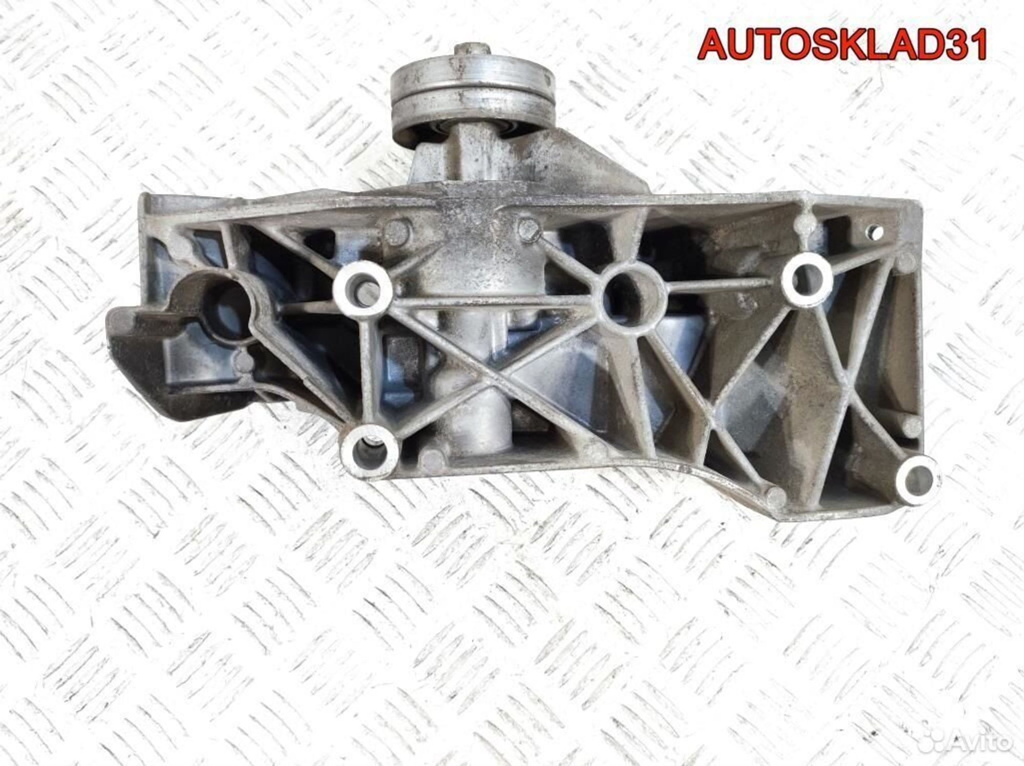 Кронштейн генератора Volkswagen Golf 4 062145169AD, 2600 рублей, Дубовое