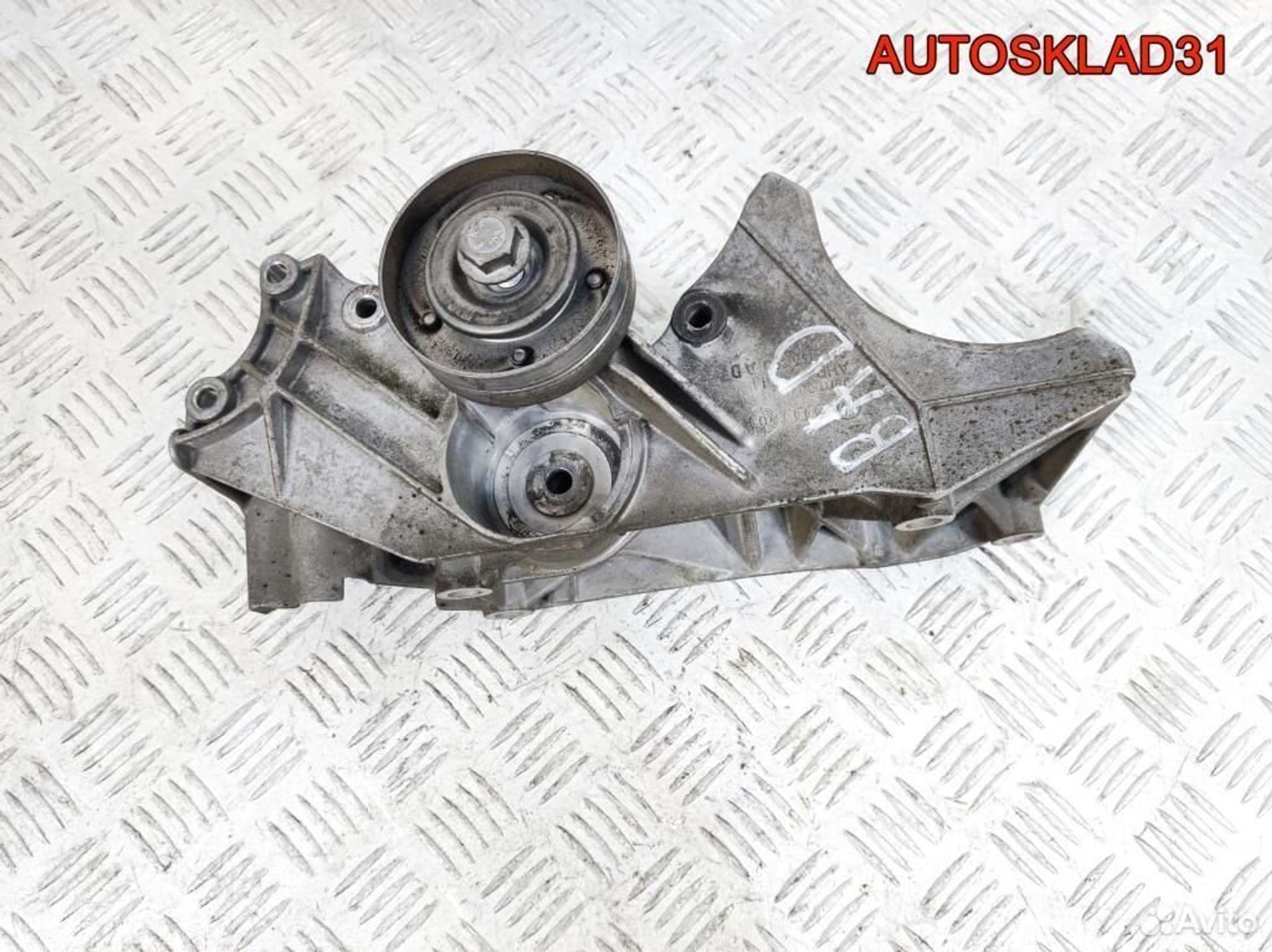 Кронштейн генератора Volkswagen Golf 4 062145169AD, 2600 рублей, Дубовое