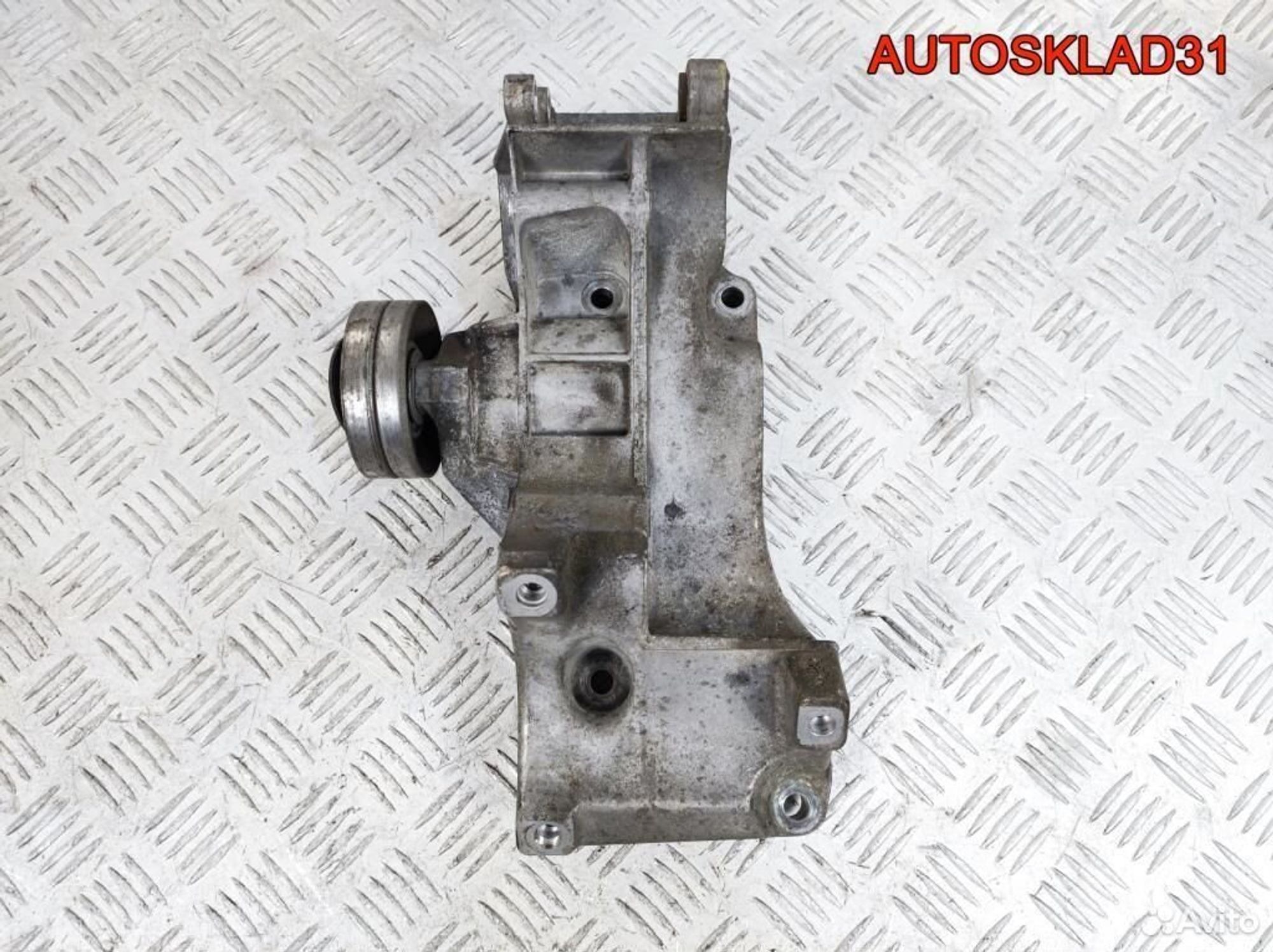 Кронштейн генератора Volkswagen Golf 4 062145169AD, 2600 рублей, Дубовое