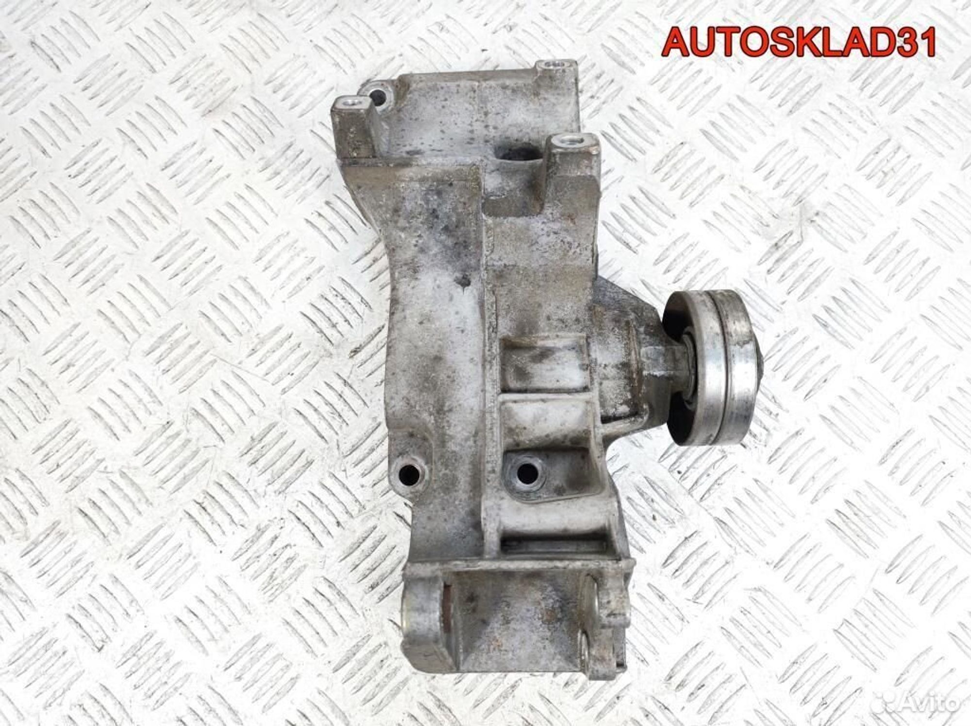 Кронштейн генератора Volkswagen Golf 4 062145169AD, 2600 рублей, Дубовое