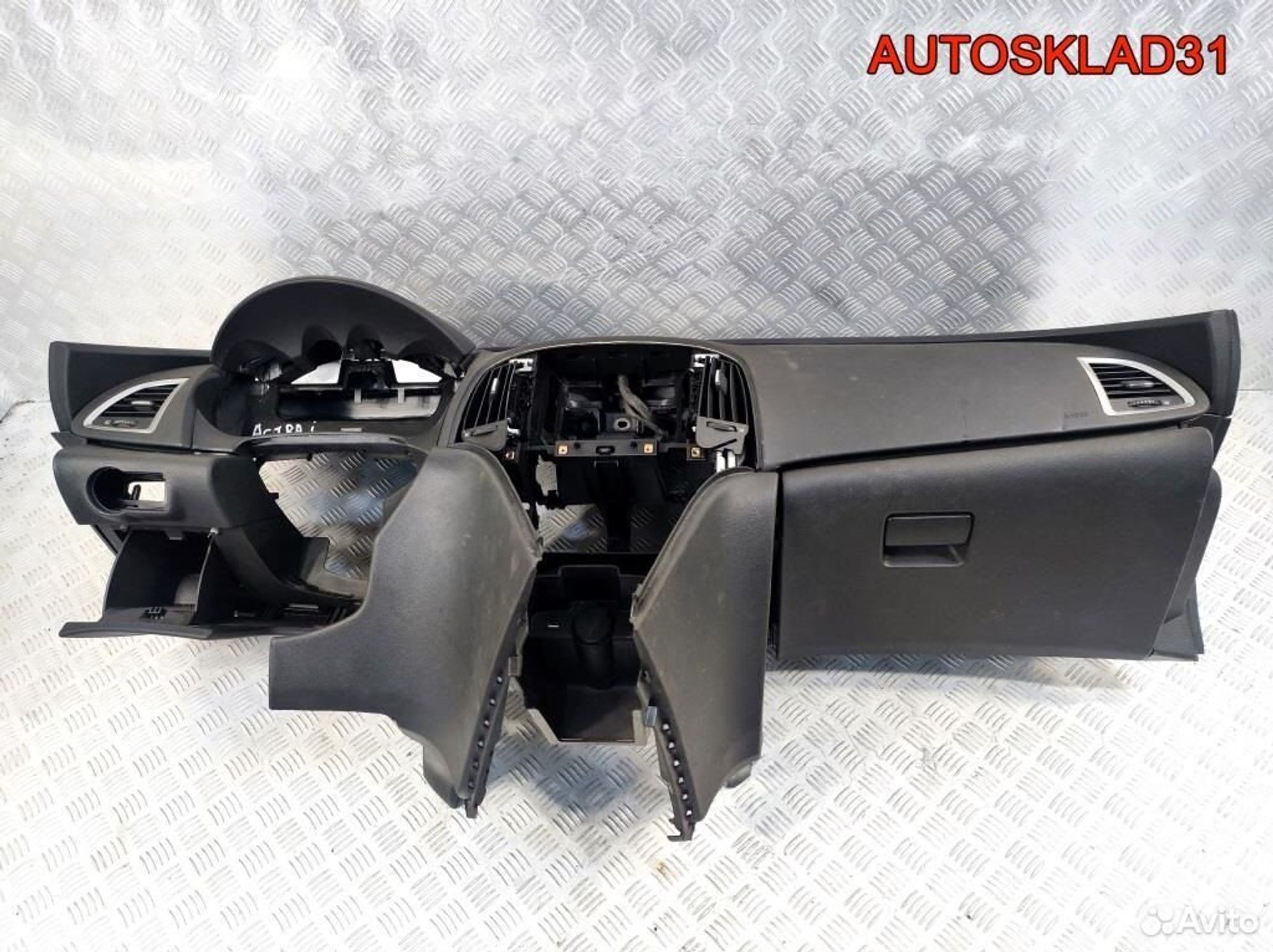 Торпедо Opel Astra J 13301067, 20300 рублей, Дубовое