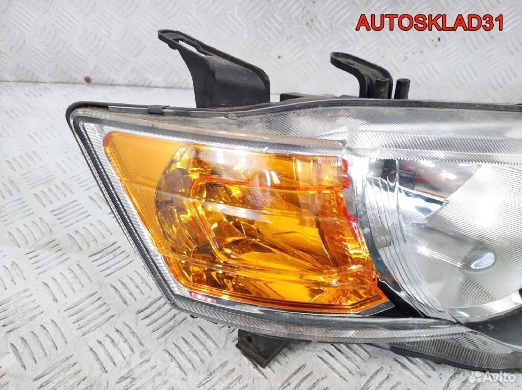 Фара правая Mitsubishi Colt Z3 8301B180, 22400 рублей, Дубовое