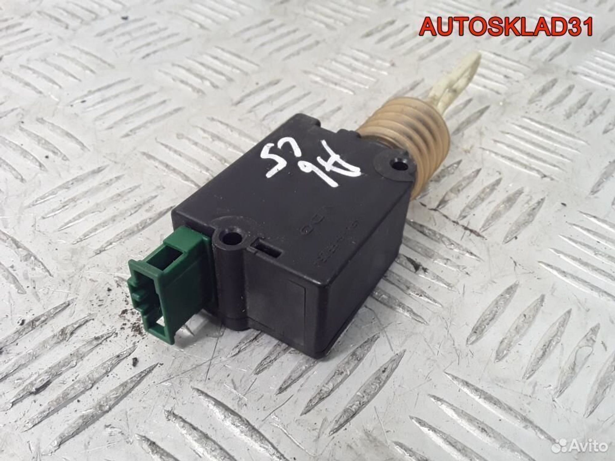 Активатор замка багажника Audi A6 C5 4B9962115, 1200 рублей, Дубовое