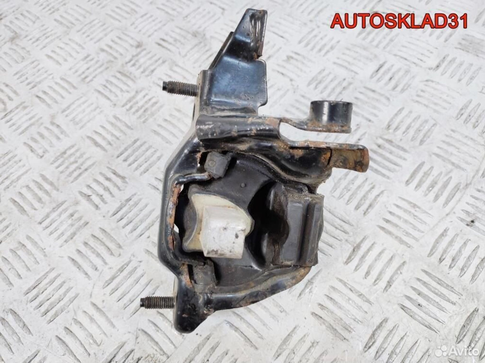 Опора кпп левая Volkswagen Polo 6Q0199555AD, 2600 рублей, Дубовое