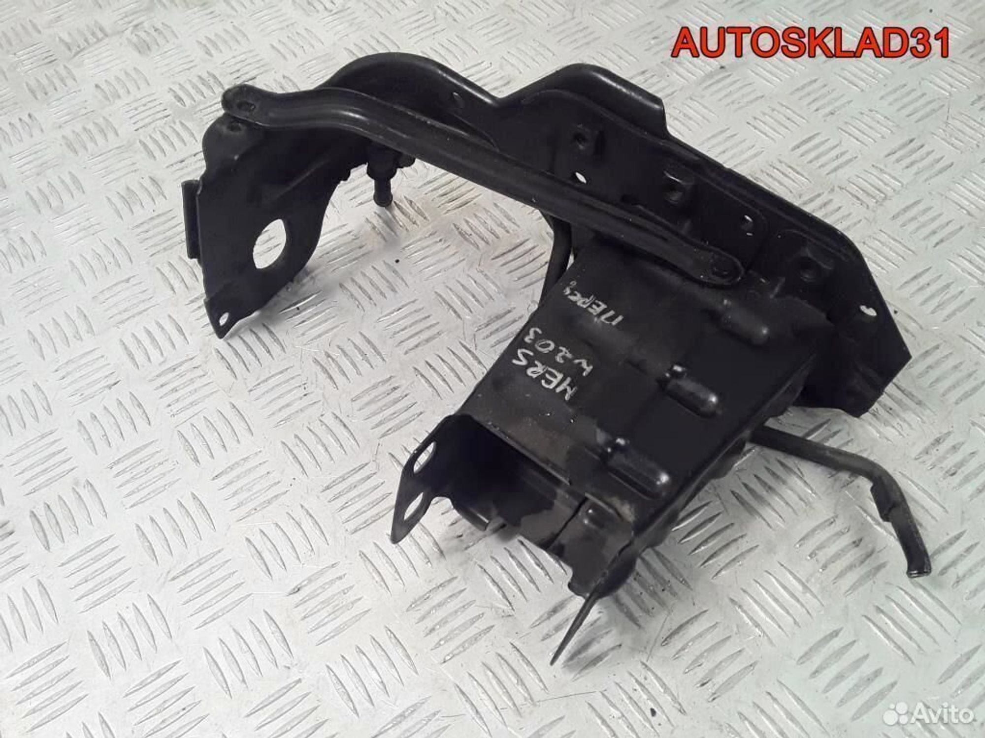 Кронштейн переднего бампера правый Mercedes W203, 1200 рублей, Дубовое