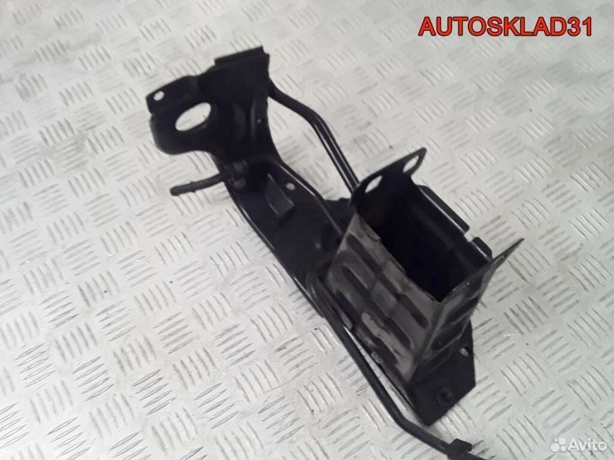 Кронштейн переднего бампера правый Mercedes W203, 1200 рублей, Дубовое