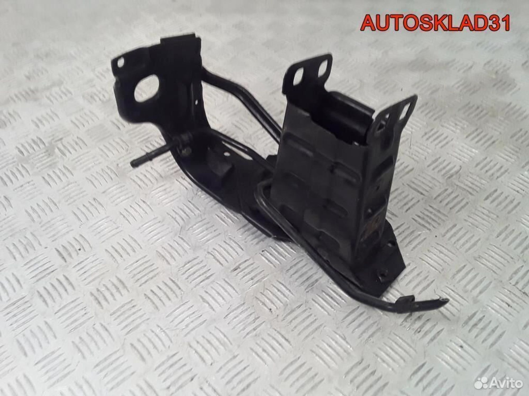 Кронштейн переднего бампера правый Mercedes W203, 1200 рублей, Дубовое