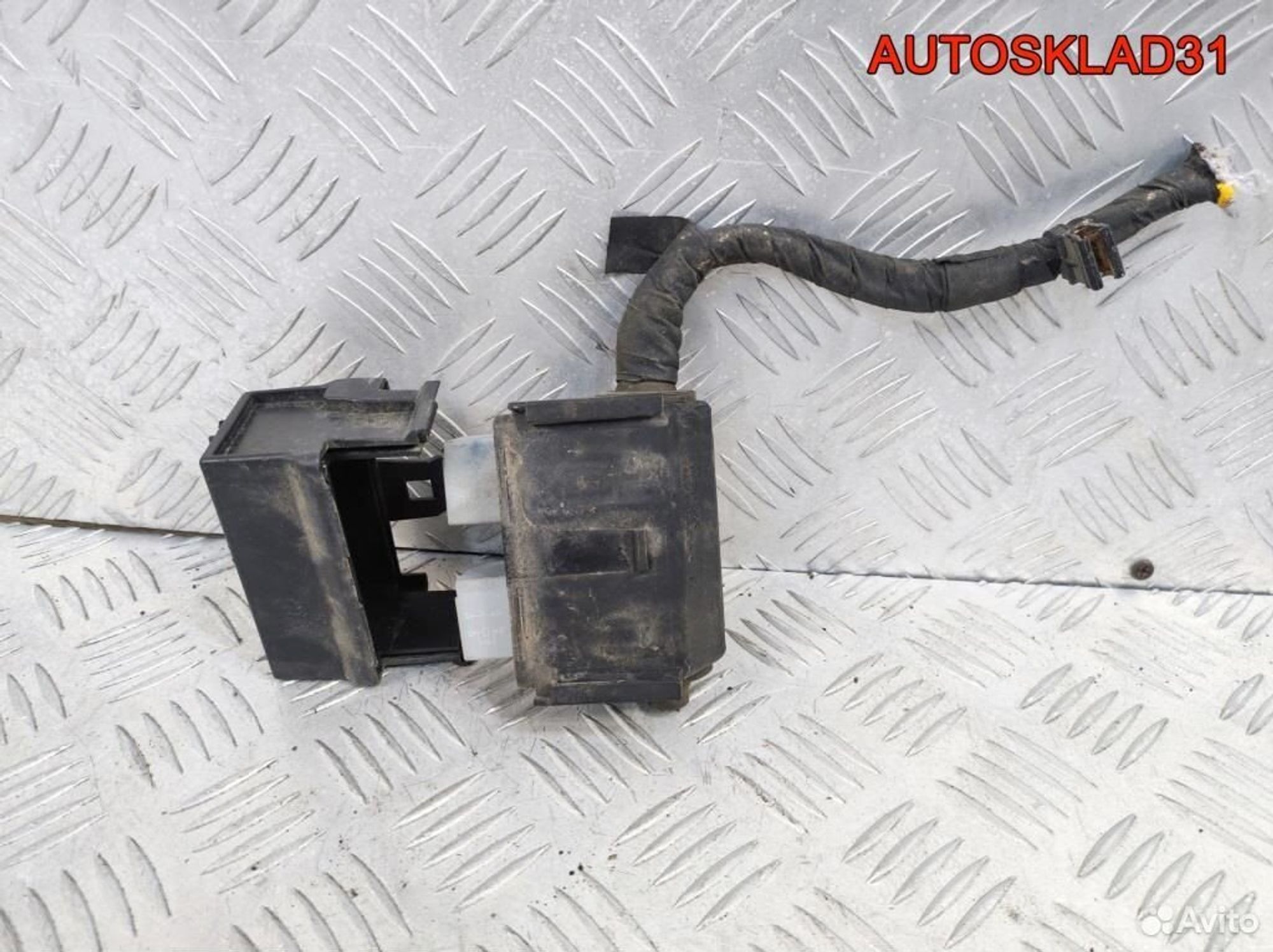 Блок реле Opel Astra J 1,6 A16XER 13351610, 1700 рублей, Дубовое