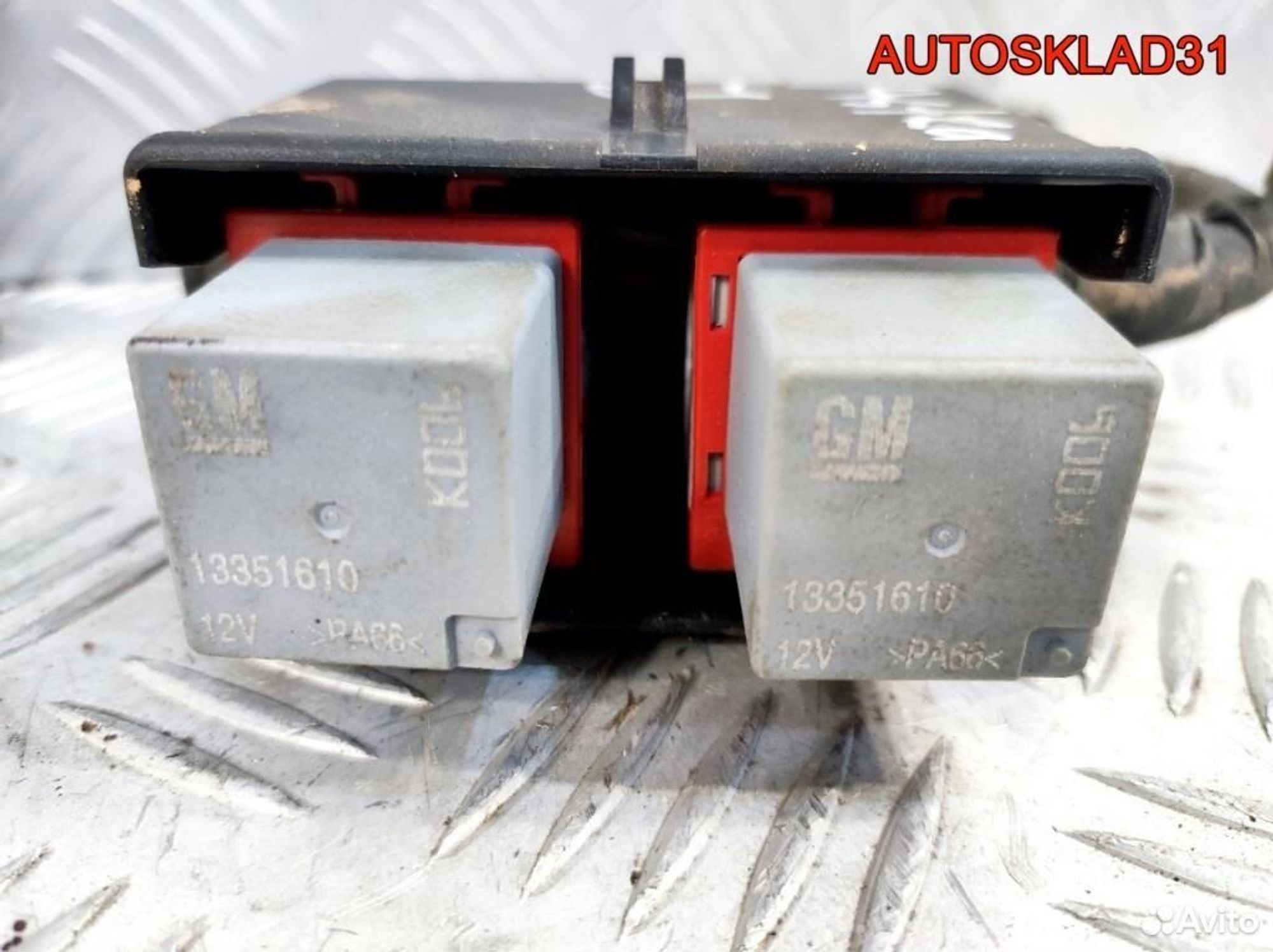 Блок реле Opel Astra J 1,6 A16XER 13351610, 1700 рублей, Дубовое
