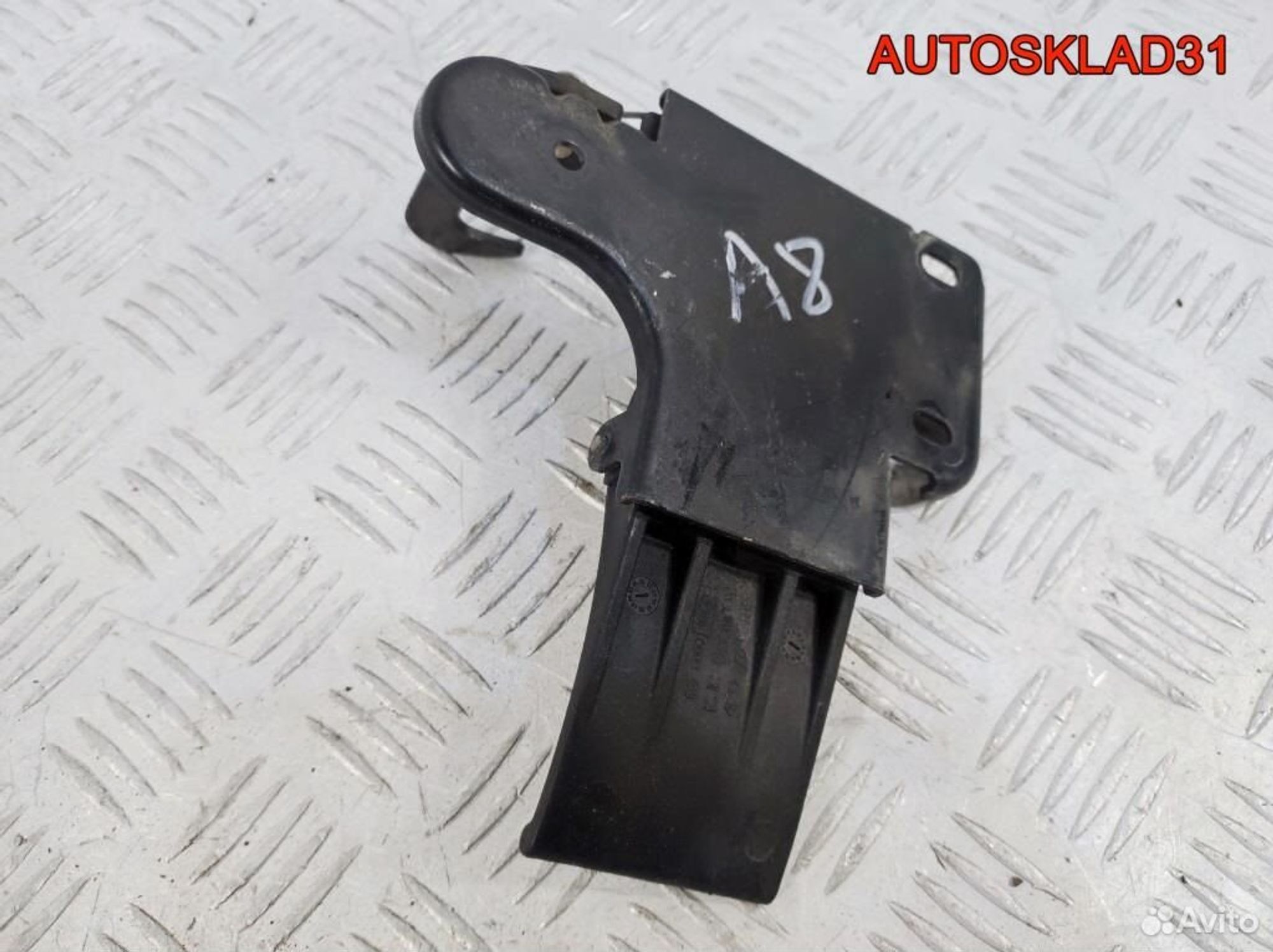 Крючок капота Audi A8 D3 4E0823485B, 700 рублей, Дубовое