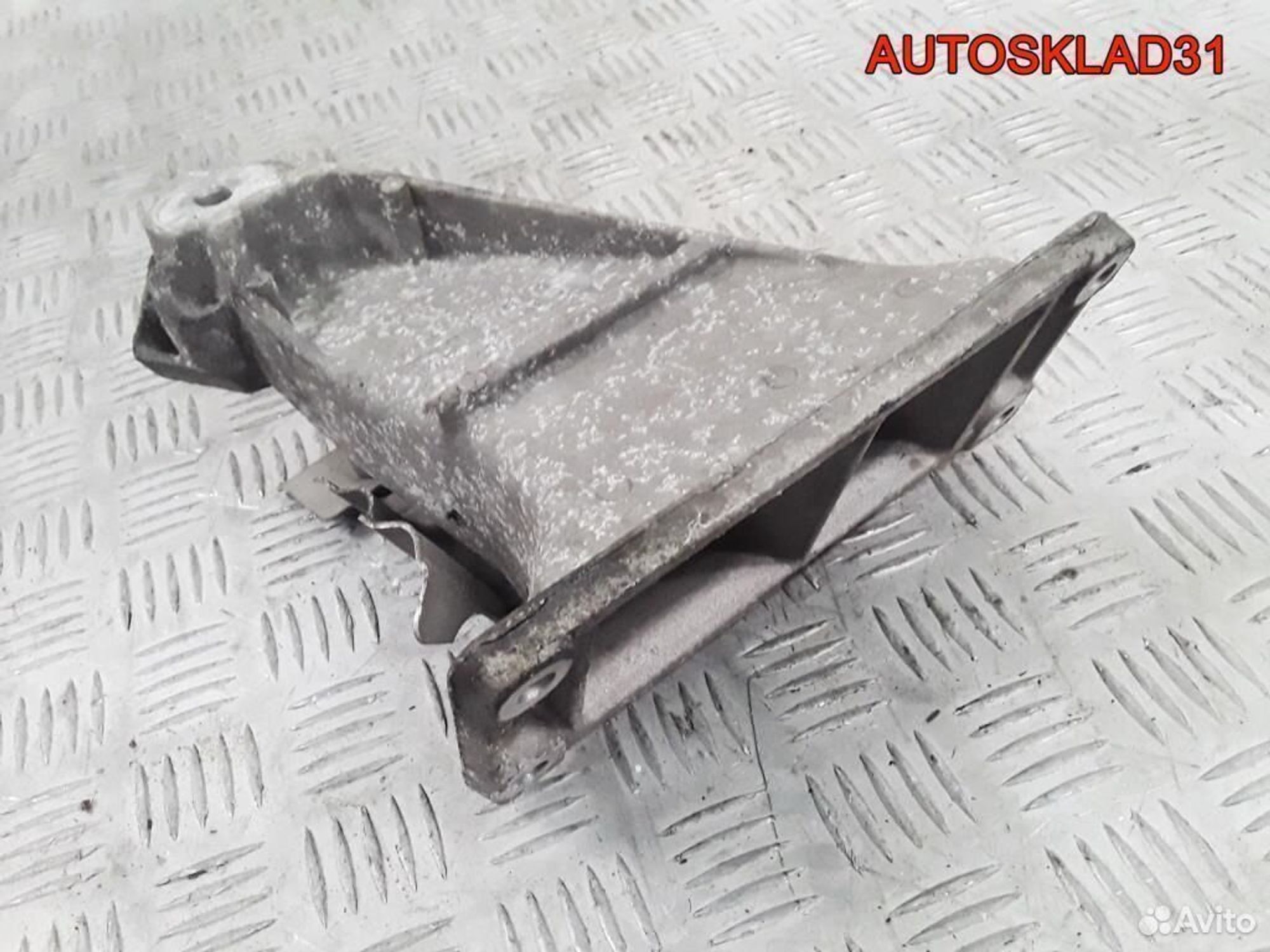 Кронштейн двигателя правый BMW E39 22111092974, 1200 рублей, Дубовое