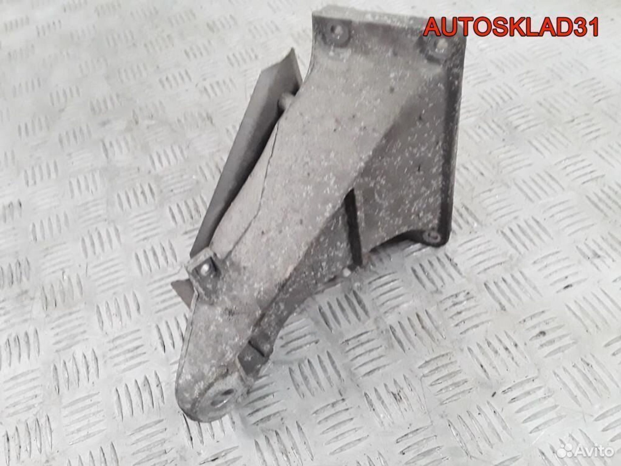 Кронштейн двигателя правый BMW E39 22111092974, 1200 рублей, Дубовое