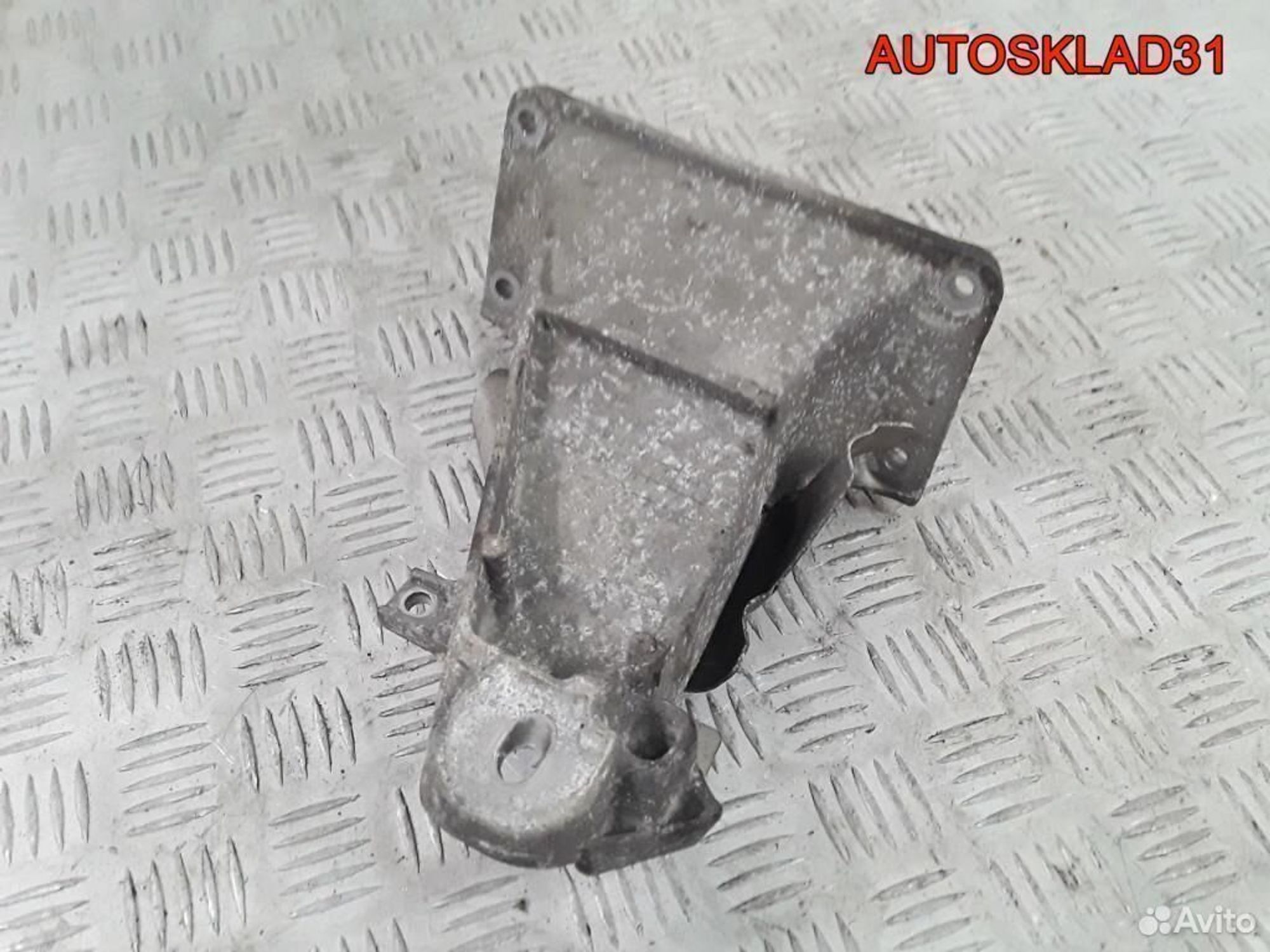 Кронштейн двигателя правый BMW E39 22111092974, 1200 рублей, Дубовое