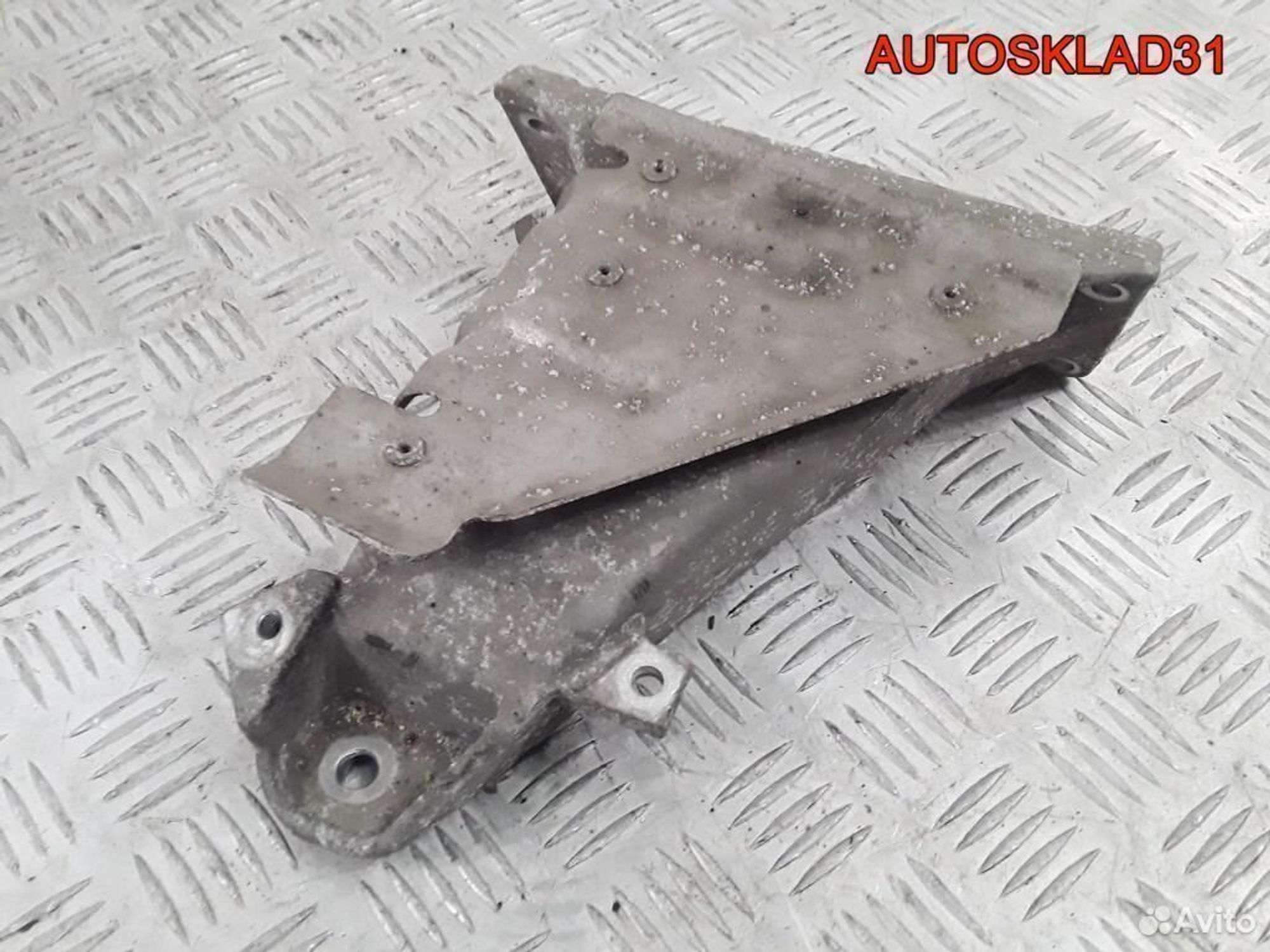 Кронштейн двигателя правый BMW E39 22111092974, 1200 рублей, Дубовое