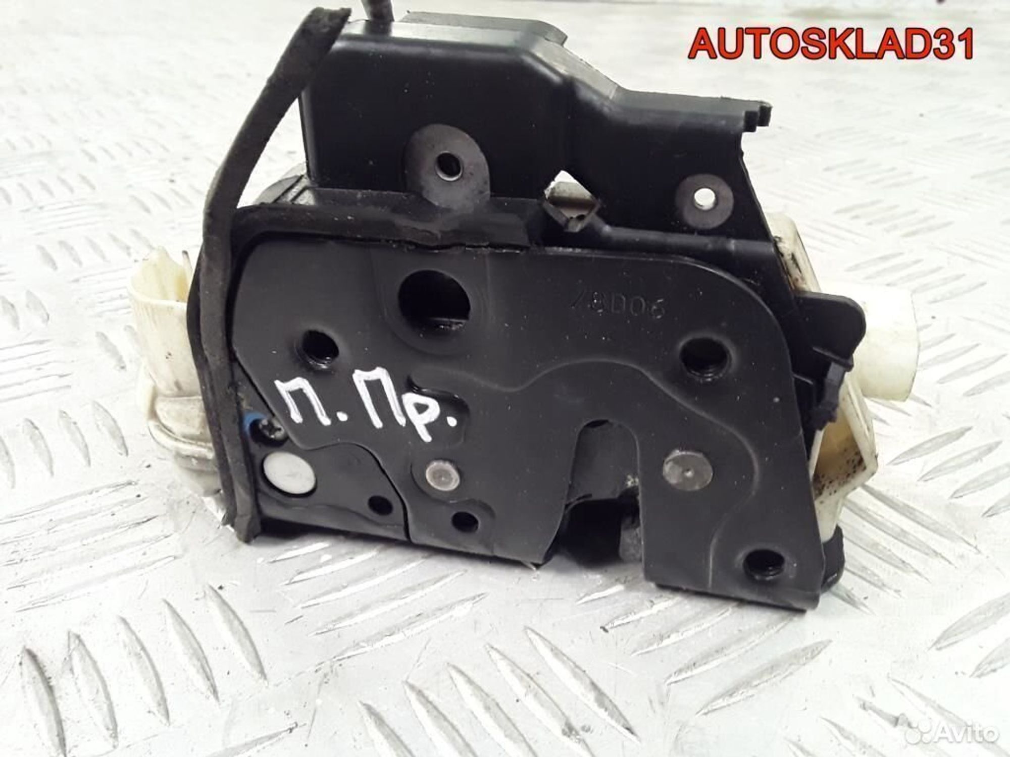 Замок двери передней правой Audi A4 B7 8E2837016AA, 3600 рублей, Дубовое