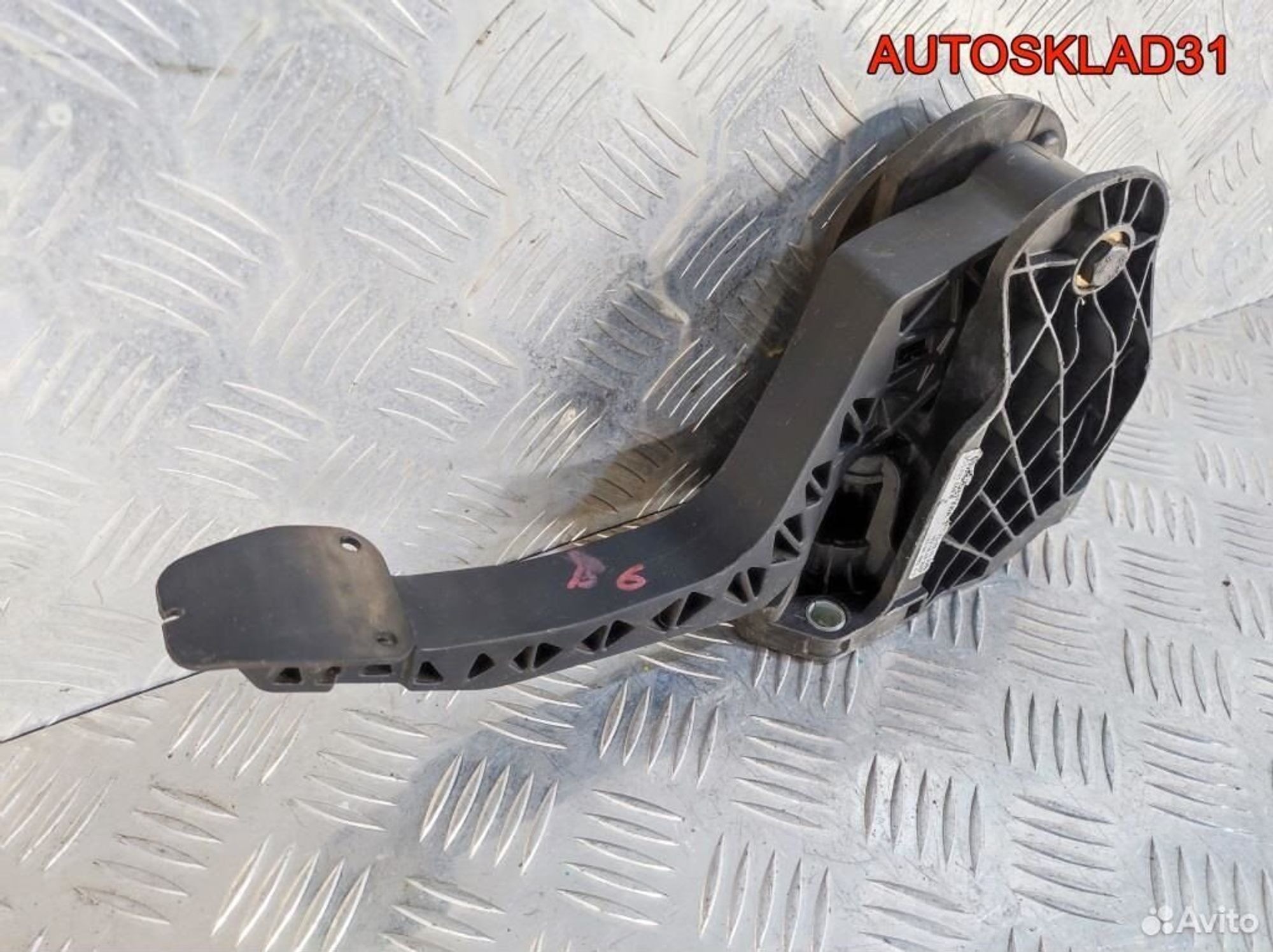 Педаль сцепления VW Passat B6 3C1721059R, 2300 рублей, Дубовое