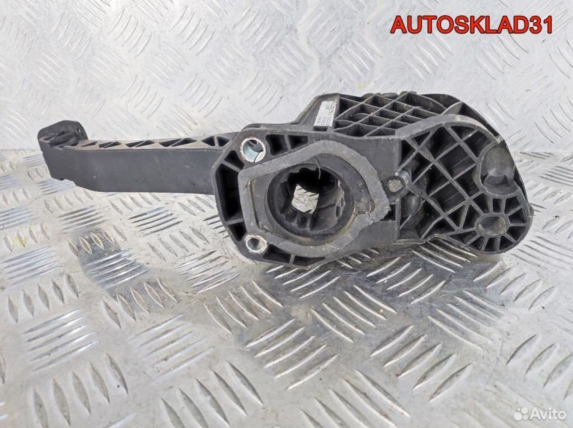 Педаль сцепления VW Passat B6 3C1721059R, 2300 рублей, Дубовое