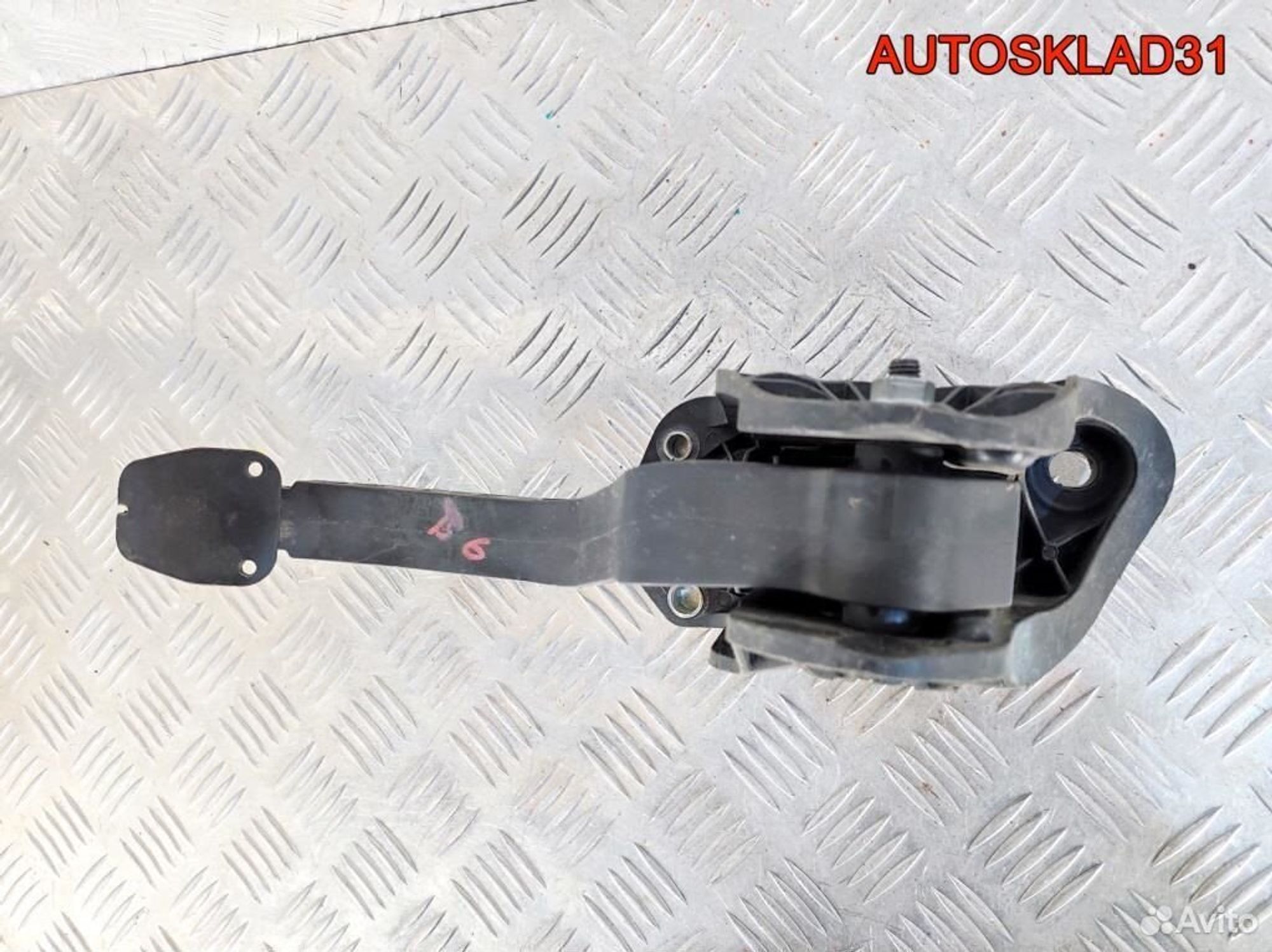 Педаль сцепления VW Passat B6 3C1721059R, 2300 рублей, Дубовое